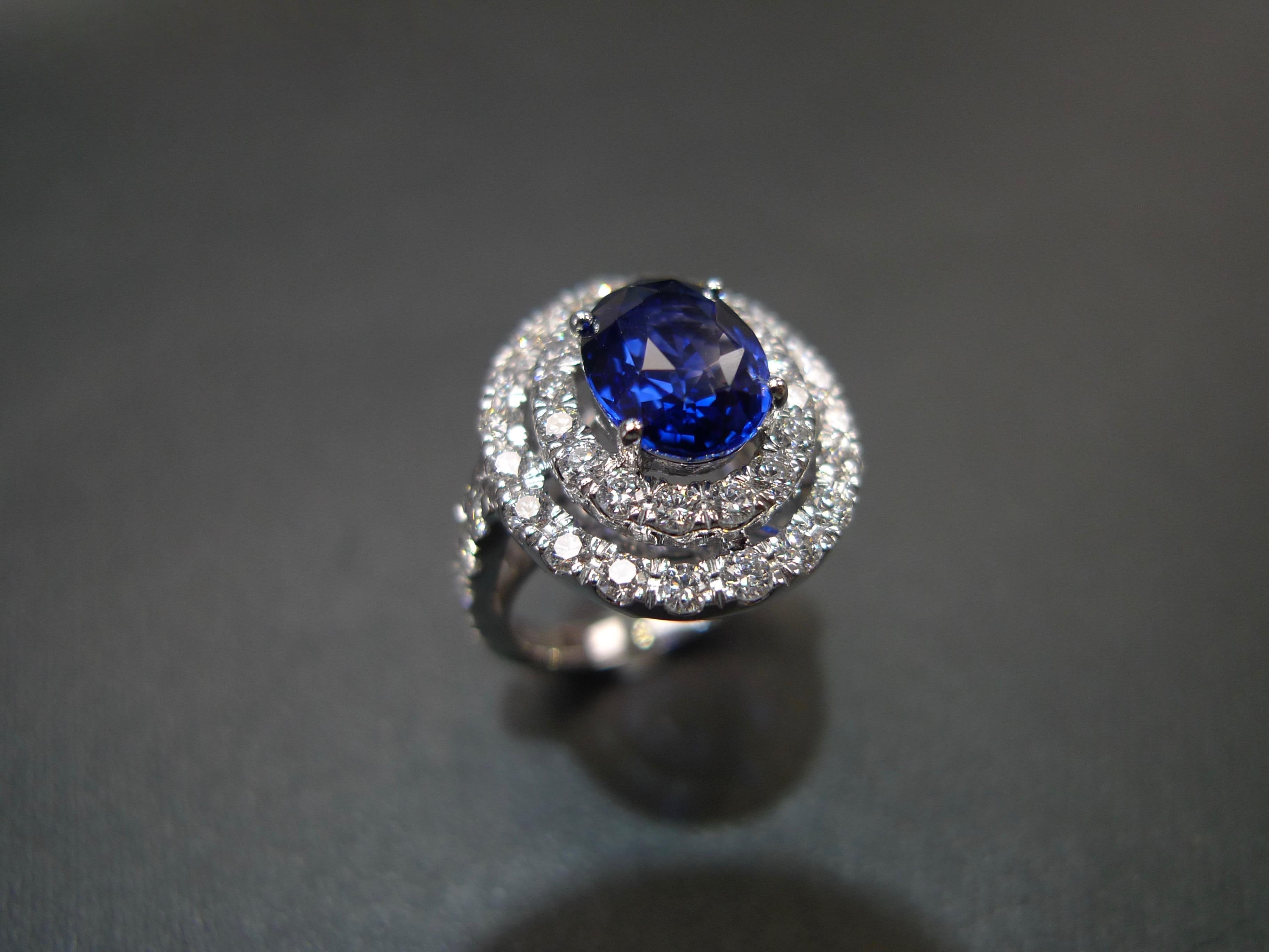 Bague de fiançailles cocktail en saphir bleu et double halo de diamants certifiée GIA en vente 8
