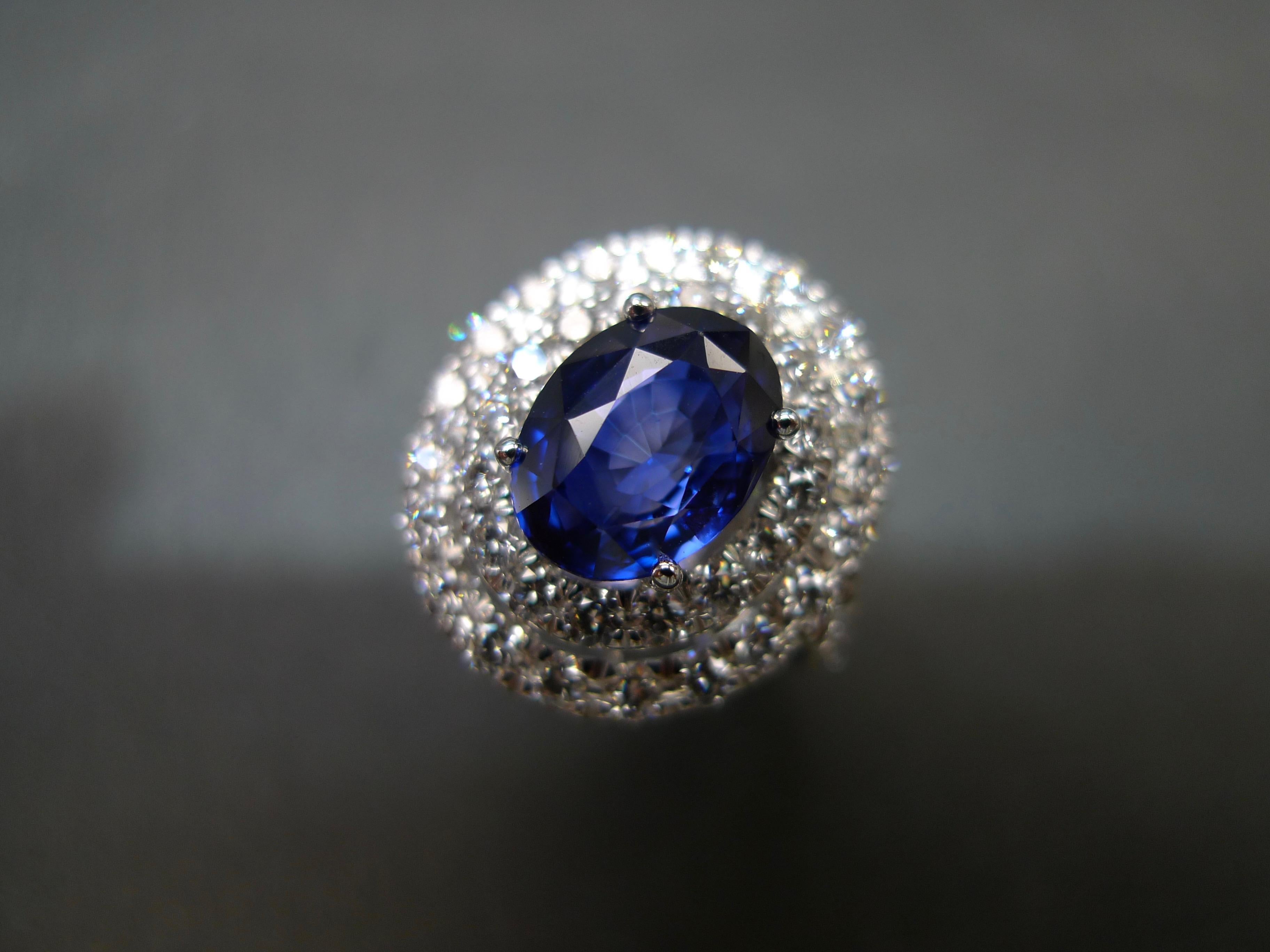 Bague de fiançailles cocktail en saphir bleu et double halo de diamants certifiée GIA en vente 2