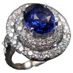 Bague de fiançailles cocktail en saphir bleu et double halo de diamants certifiée GIA