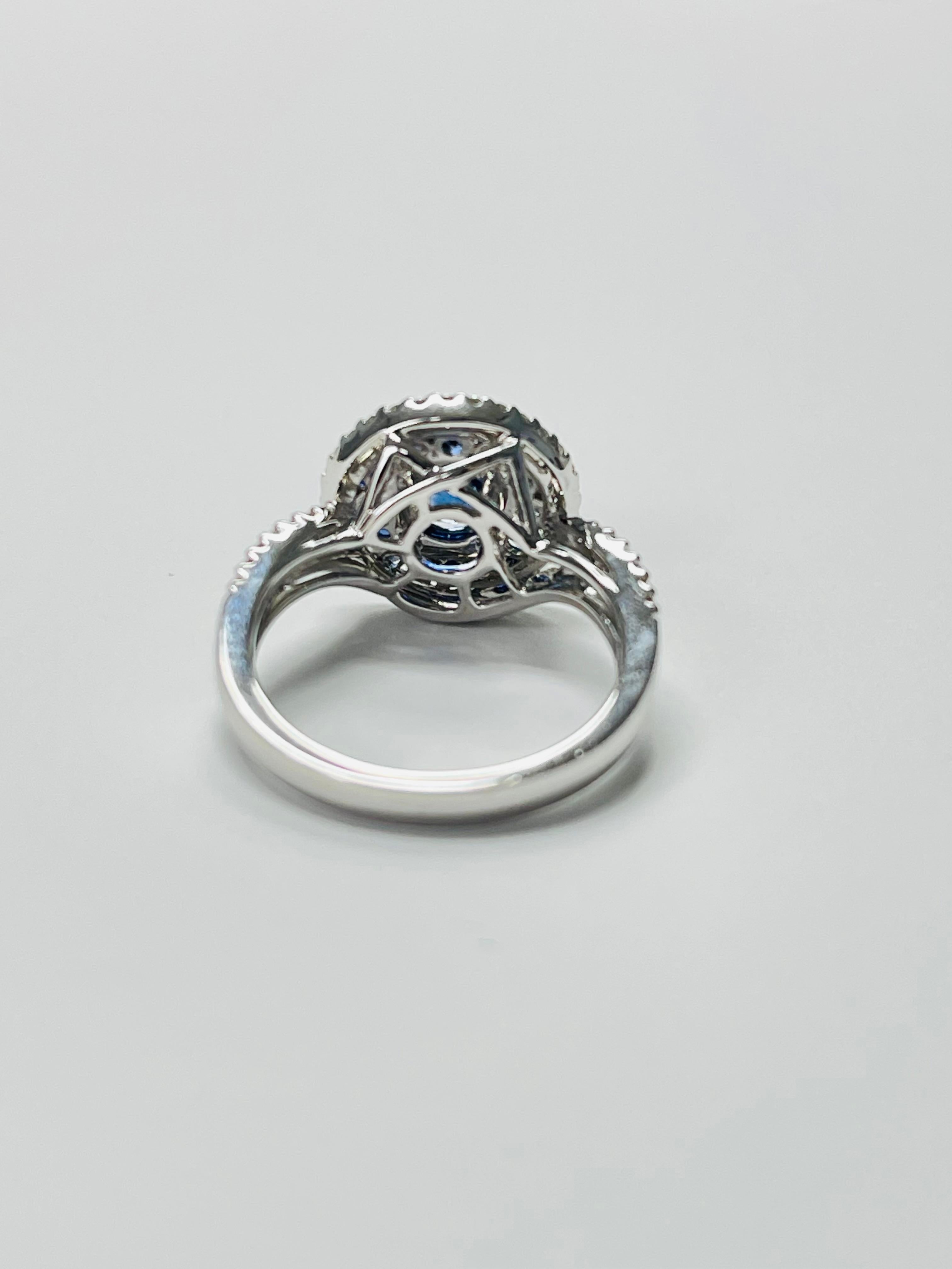 Blue Sapphire and Diamond Engagement Ring In 18k White Gold. In New Condition For Sale In New York, NY