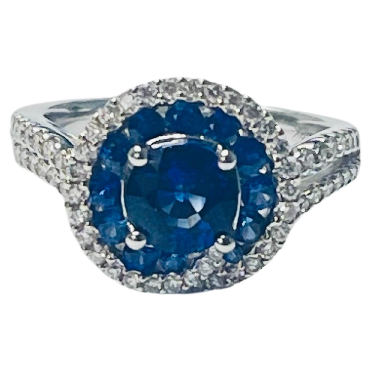 Bague de fiançailles saphir bleu et diamant en or blanc 18k en vente