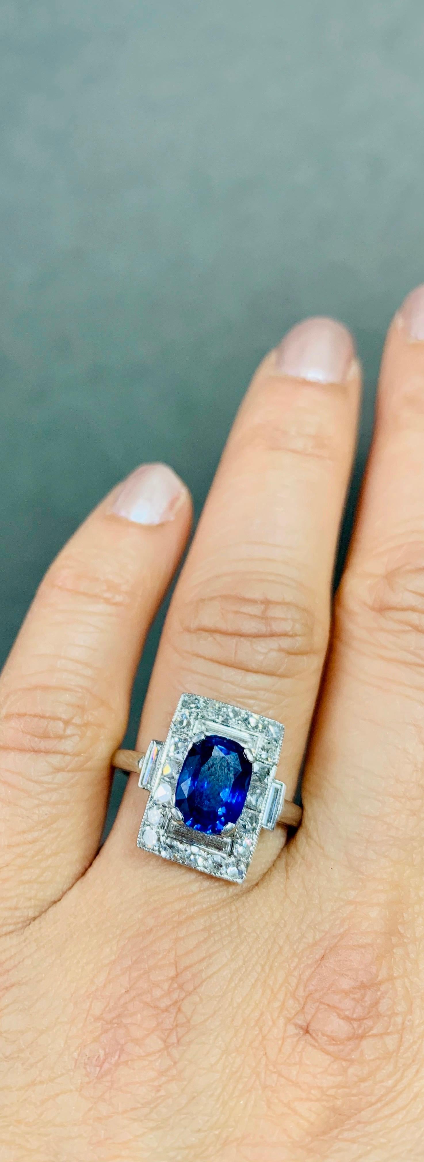 Blue Sapphire and Diamond Engagement Ring in Platinum In New Condition For Sale In New York, NY