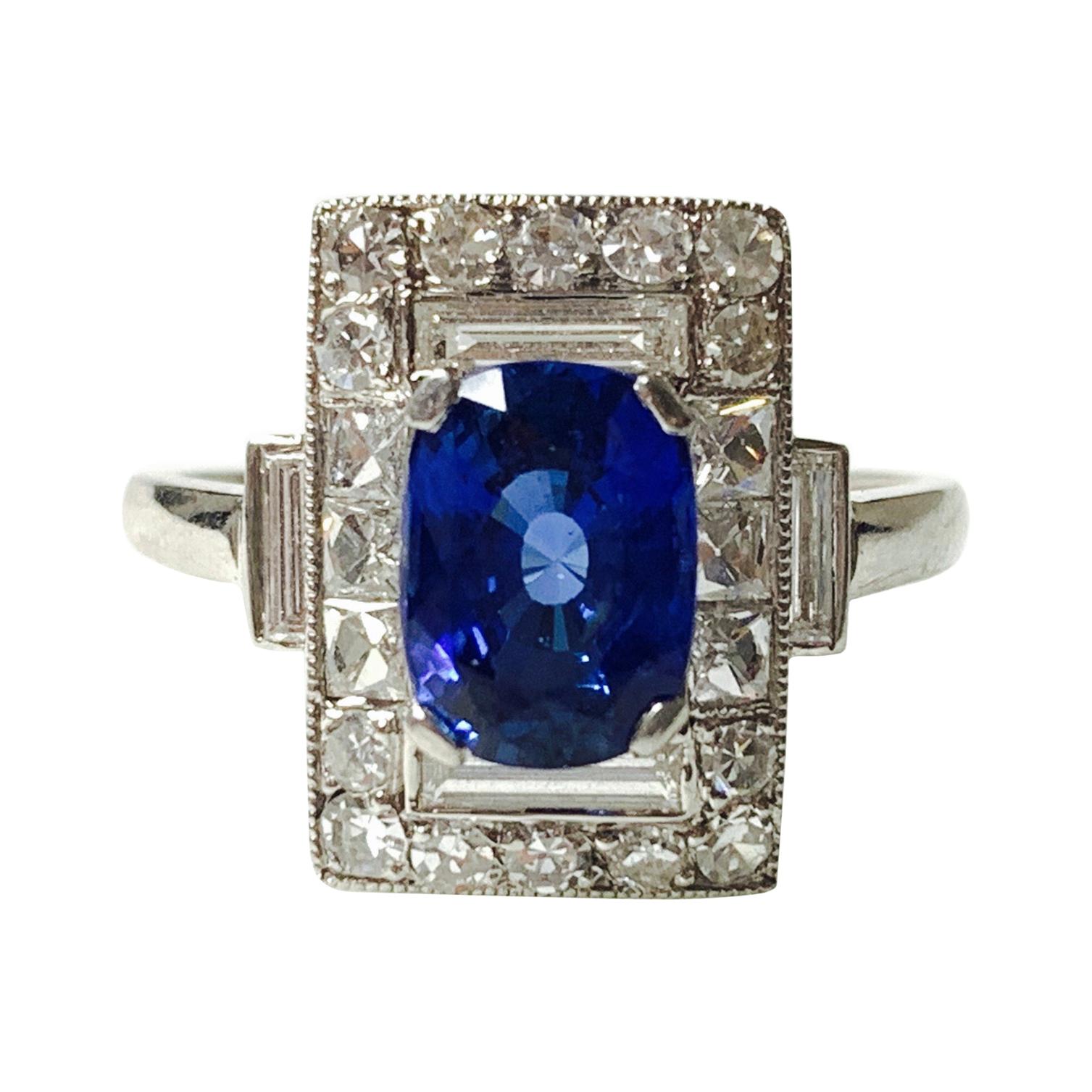 Bague de fiançailles en platine avec saphir bleu et diamants