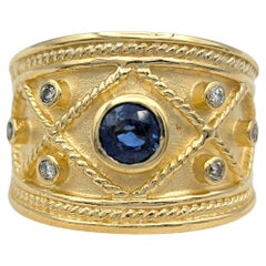 Zafiro Azul y Diamante Anillo de Banda Ancha Estilo Etrusco en Oro Amarillo de 14 Kilates
