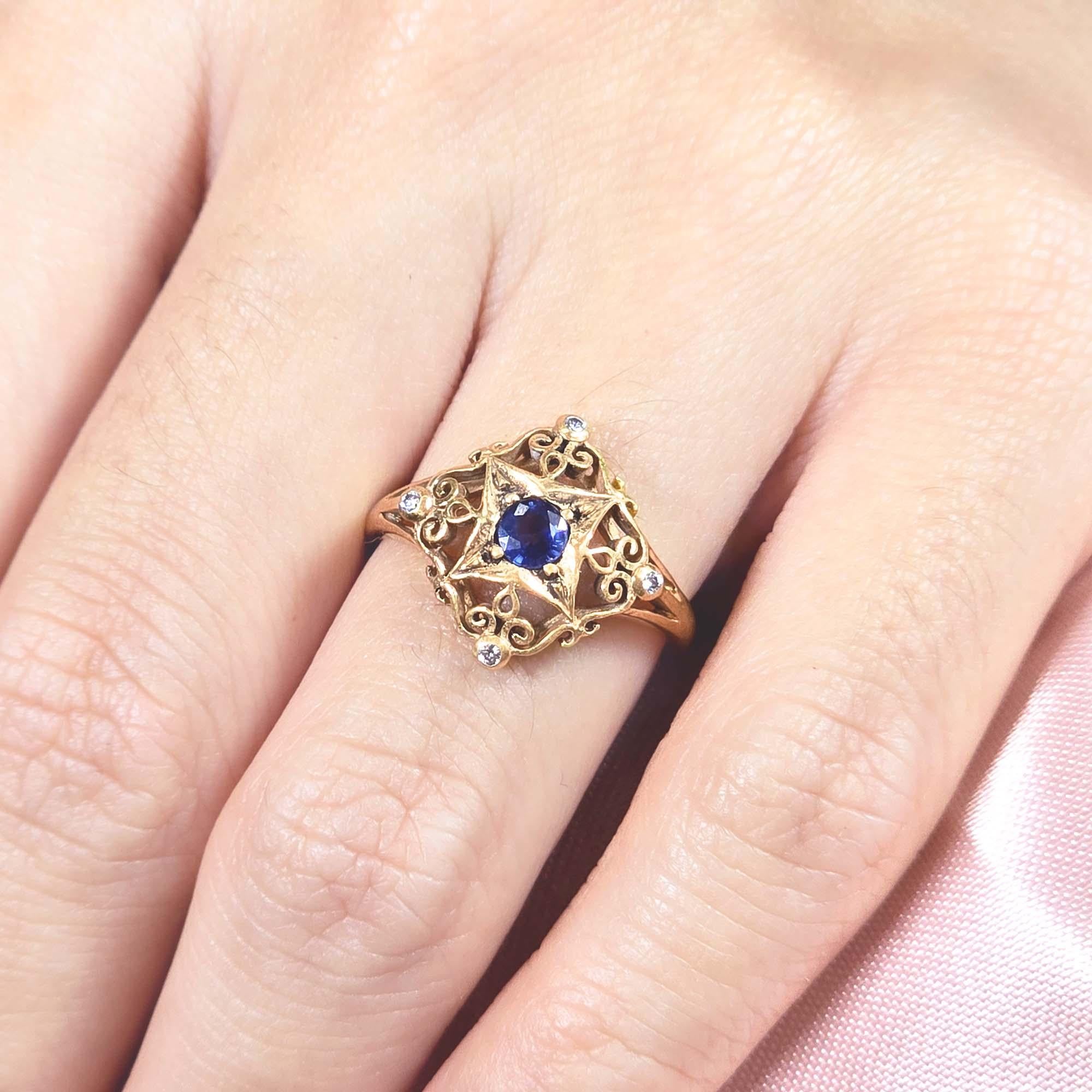 Blue Sapphire and Diamond Filigree  Vintage Style Ring in Solid 14K Yellow Gold For Sale 2