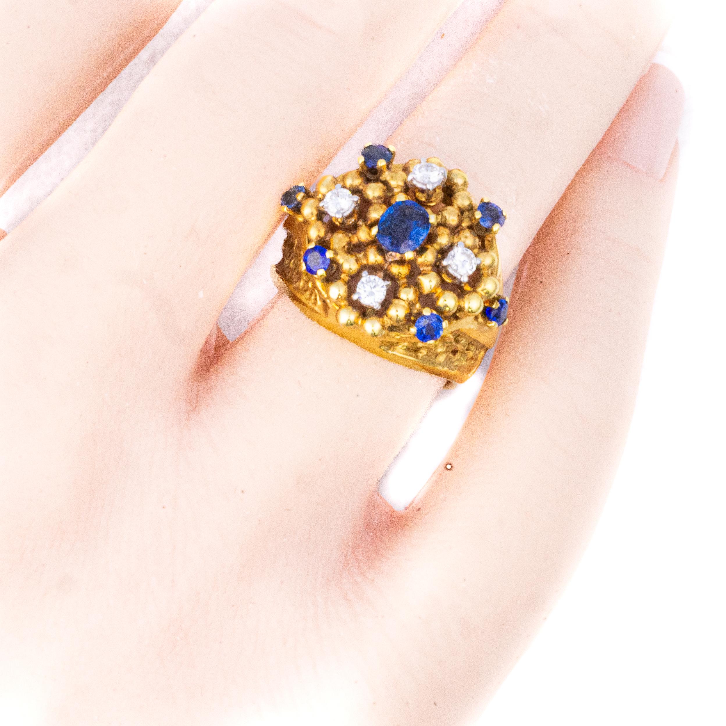 Blumenförmiger Ring mit blauem Saphir und Diamant (Rundschliff) im Angebot