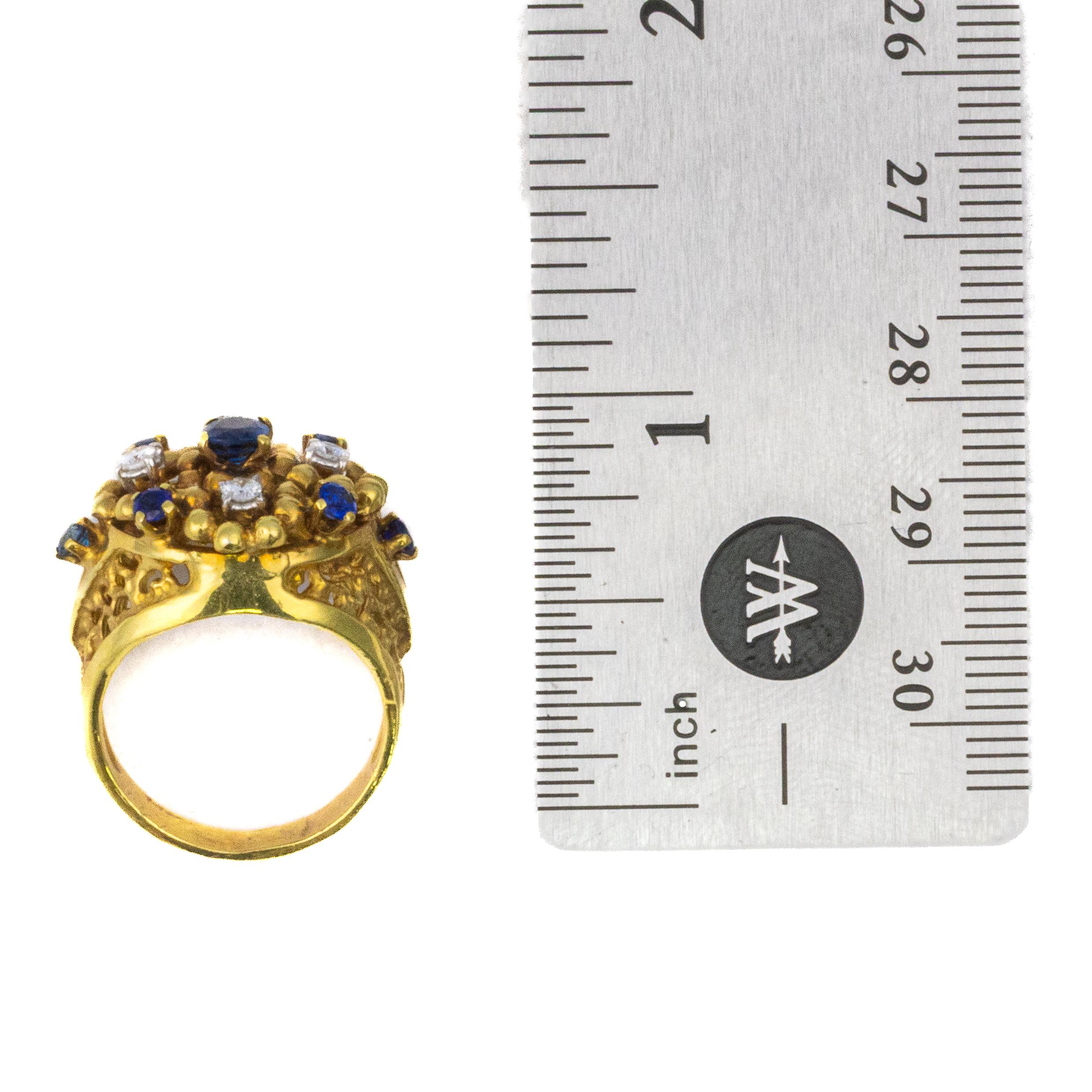 Blumenförmiger Ring mit blauem Saphir und Diamant im Zustand „Hervorragend“ im Angebot in New York, NY