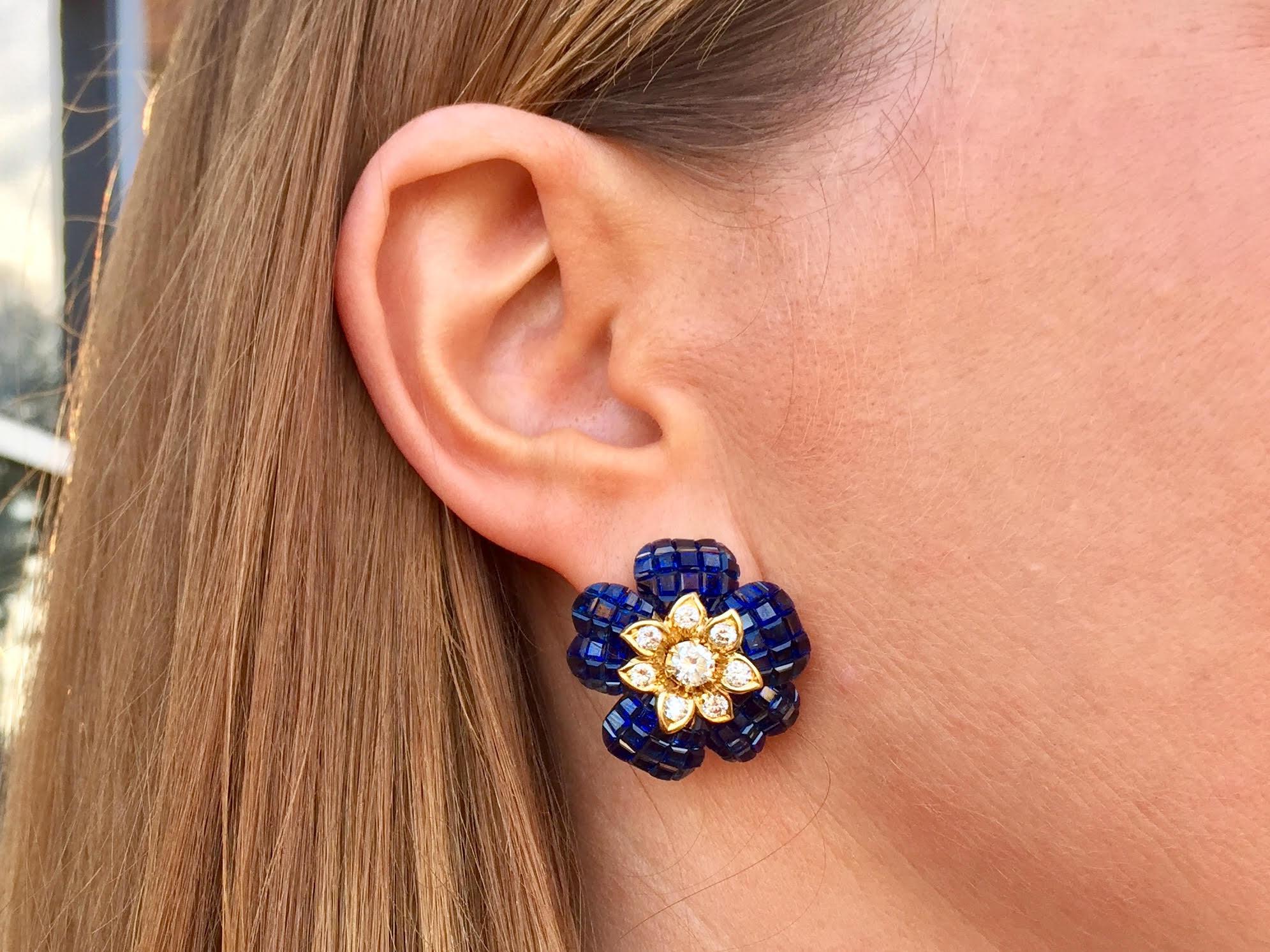 Women's Blue Sapphire and Diamond Flower Earrings 18 Karat Yellow Gold For Sale