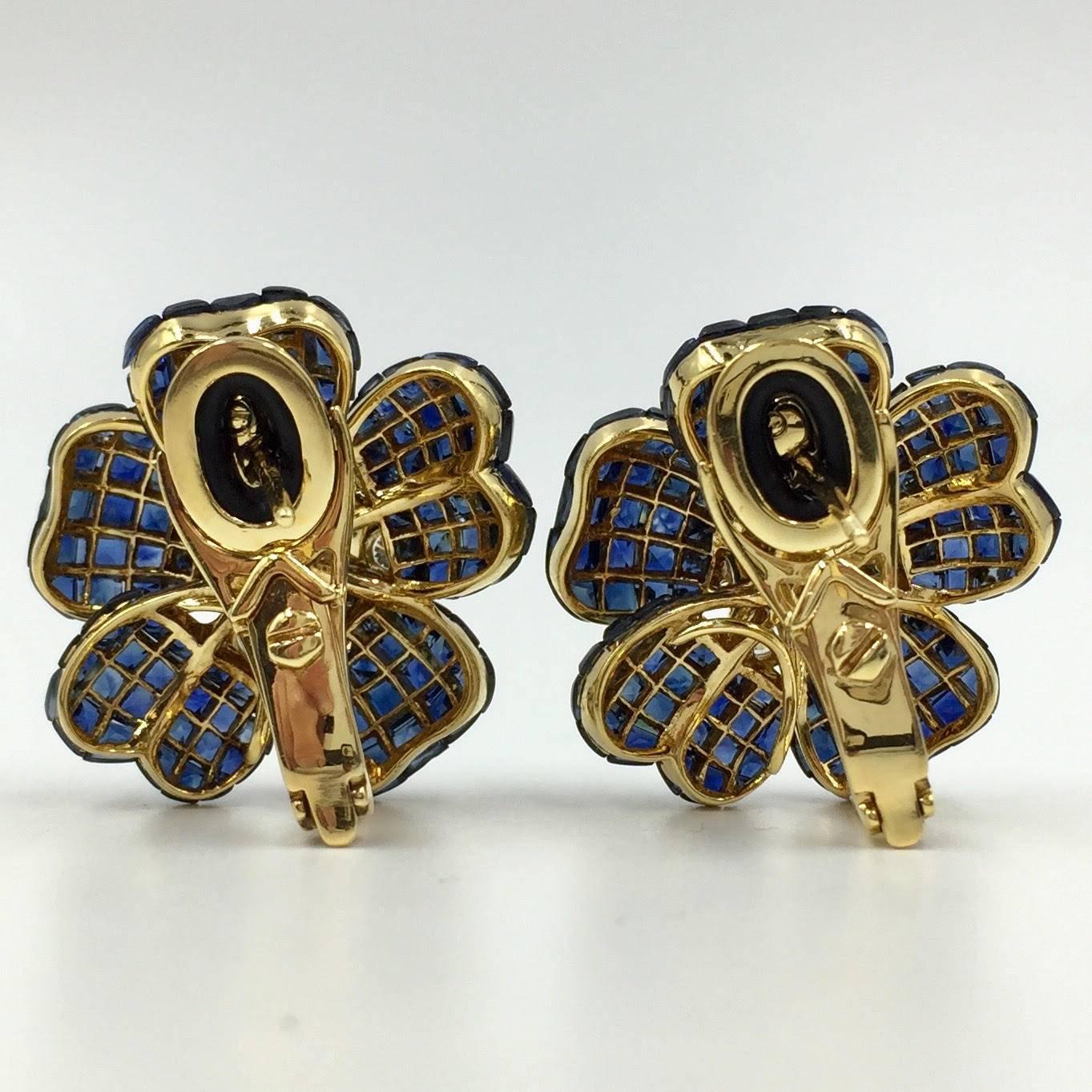 Blue Sapphire and Diamond Flower Earrings 18 Karat Yellow Gold For Sale 1