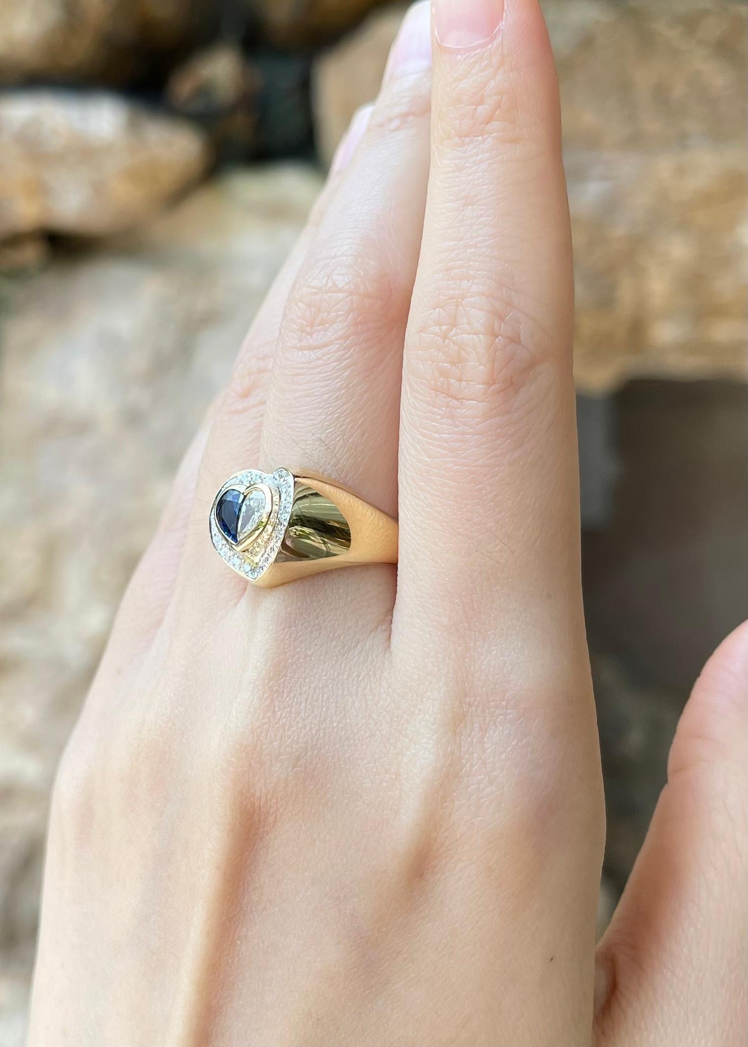 Blue Sapphire and Diamond Heart Ring set in 18K Gold Settings In New Condition For Sale In Bangkok, TH