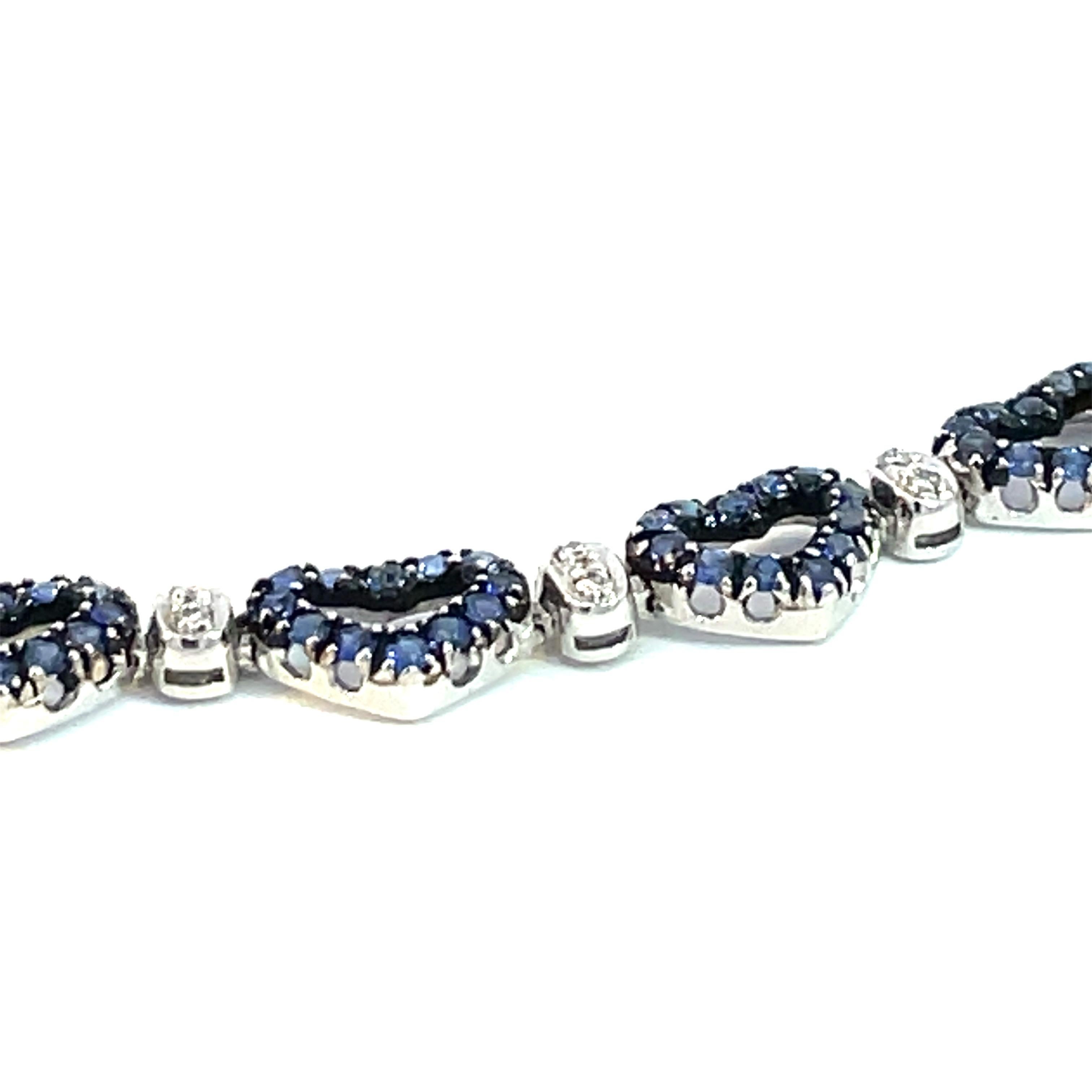  Blue Sapphire and Diamond Heart Shape Bracelet in 18 Karat White Gold In New Condition For Sale In Westmount, CA