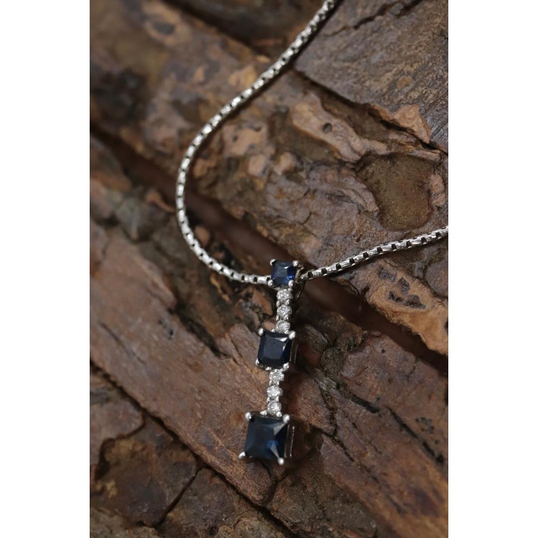 Vintage By aus den 1980er Jahren
MATERIALIEN: Stein
Edelstein: Saphir

Stil: Minimalistisch

Wunderbare und kostbare Reise-Halskette.
Saphire im Prinzessinnenschliff mit Diamanten dazwischen.

Einzelheiten:
20in Länge Schlange Kette Halskette
14k