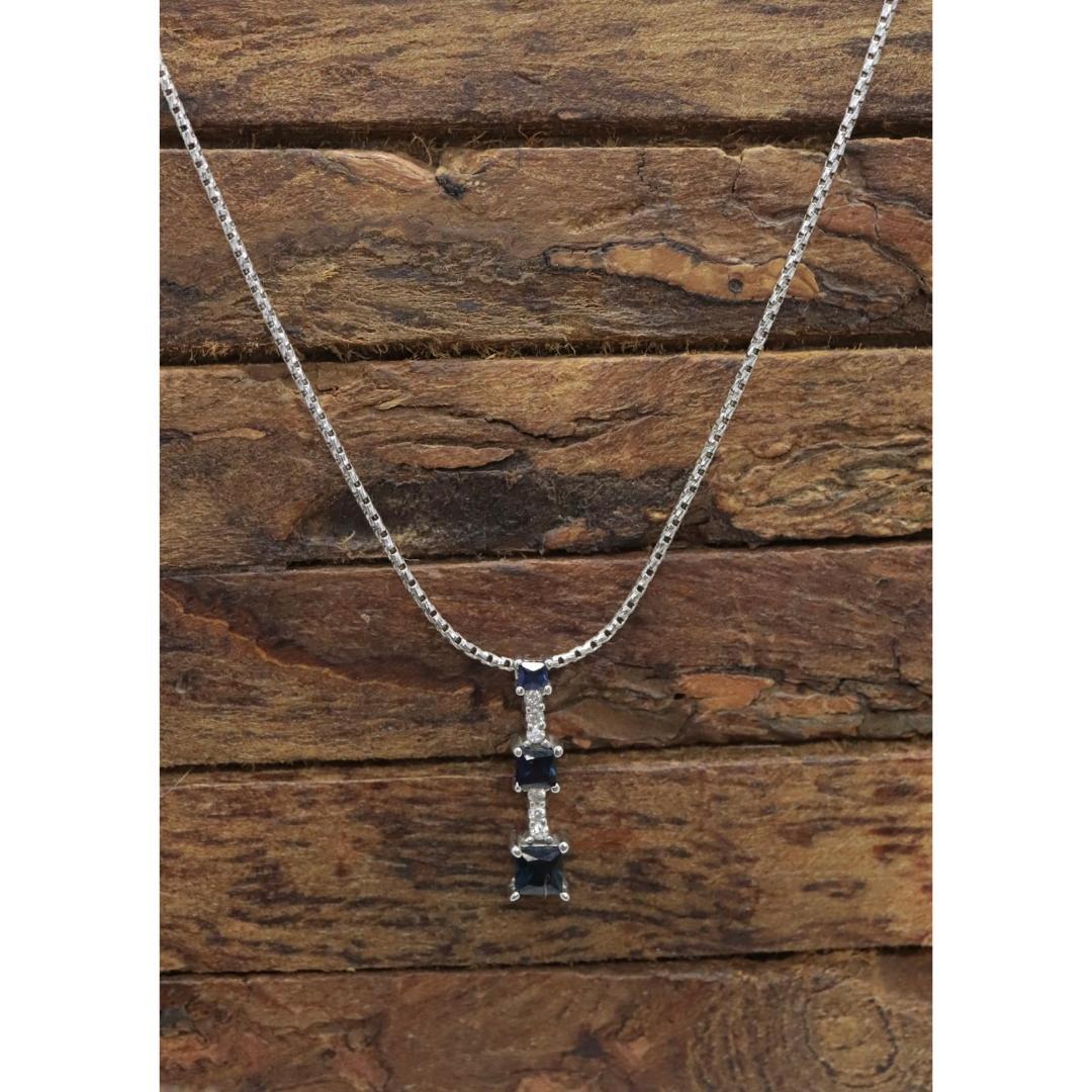 Reise-Anhänger mit blauem Saphir und Diamanten. 14k Weißgold Prinzessin-Saphire Damen