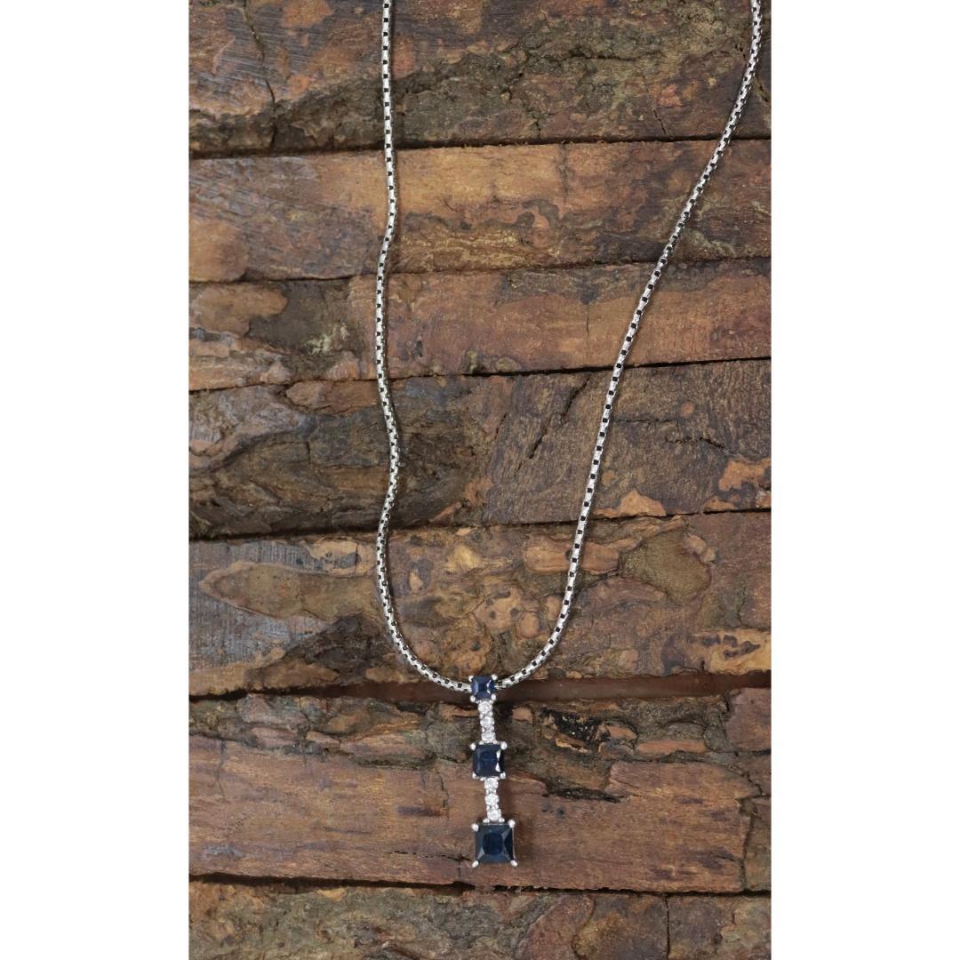 Reise-Anhänger mit blauem Saphir und Diamanten. 14k Weißgold Prinzessin-Saphire 1