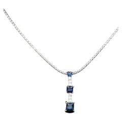 Reise-Anhänger mit blauem Saphir und Diamanten. 14k Weißgold Prinzessin-Saphire