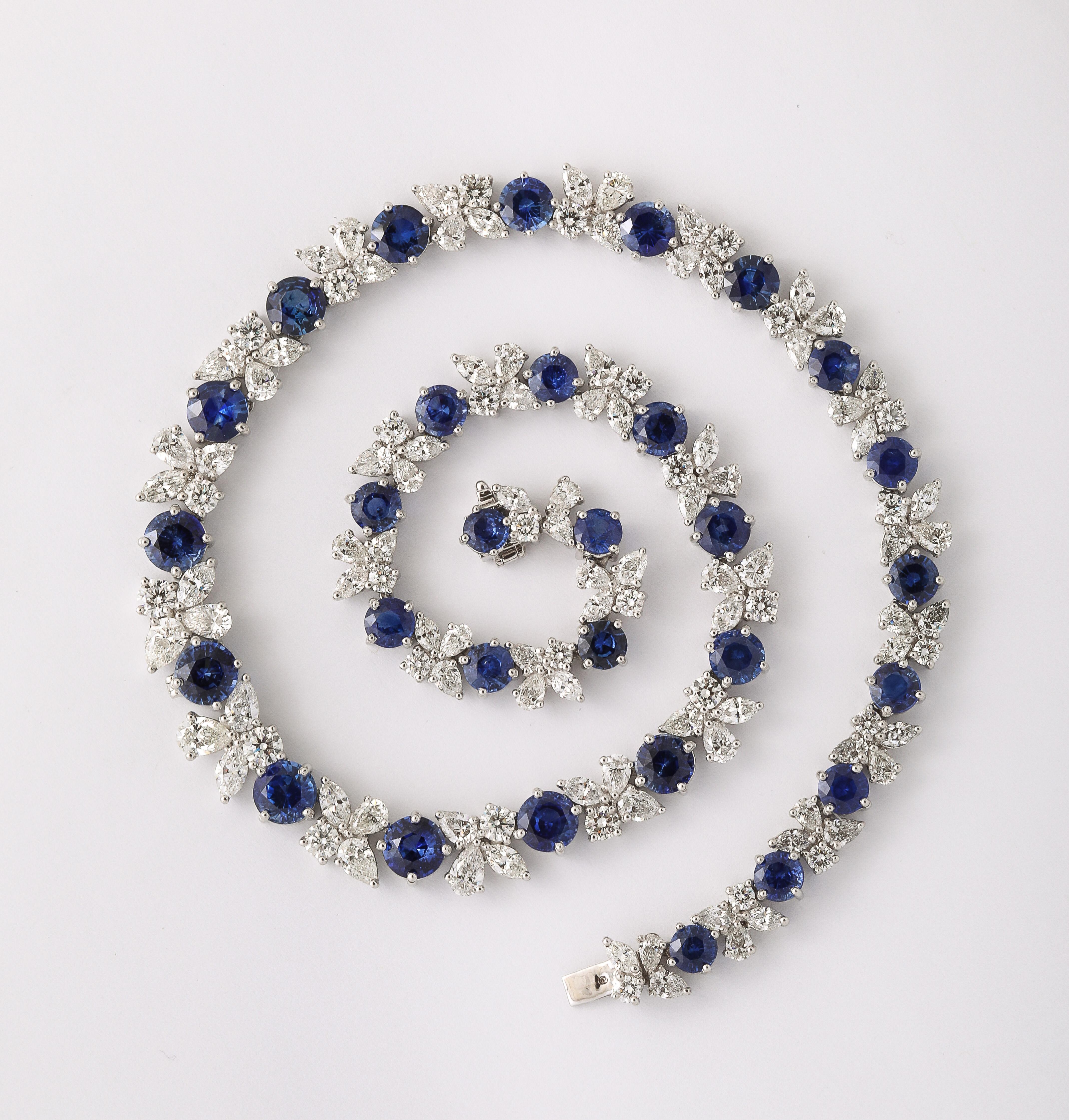 Collana di zaffiri blu e diamanti in vendita 3