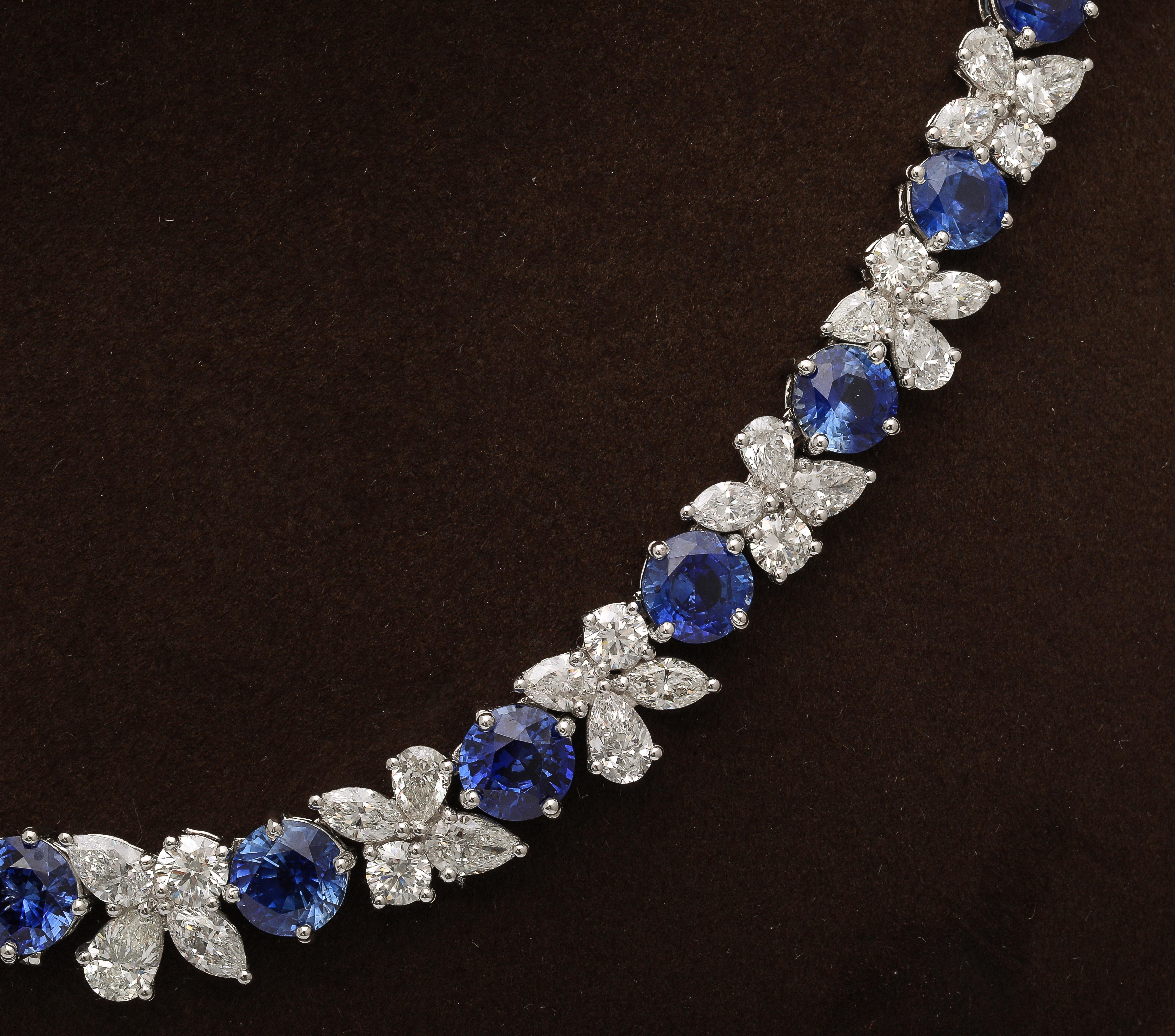 Taglio rotondo Collana di zaffiri blu e diamanti in vendita