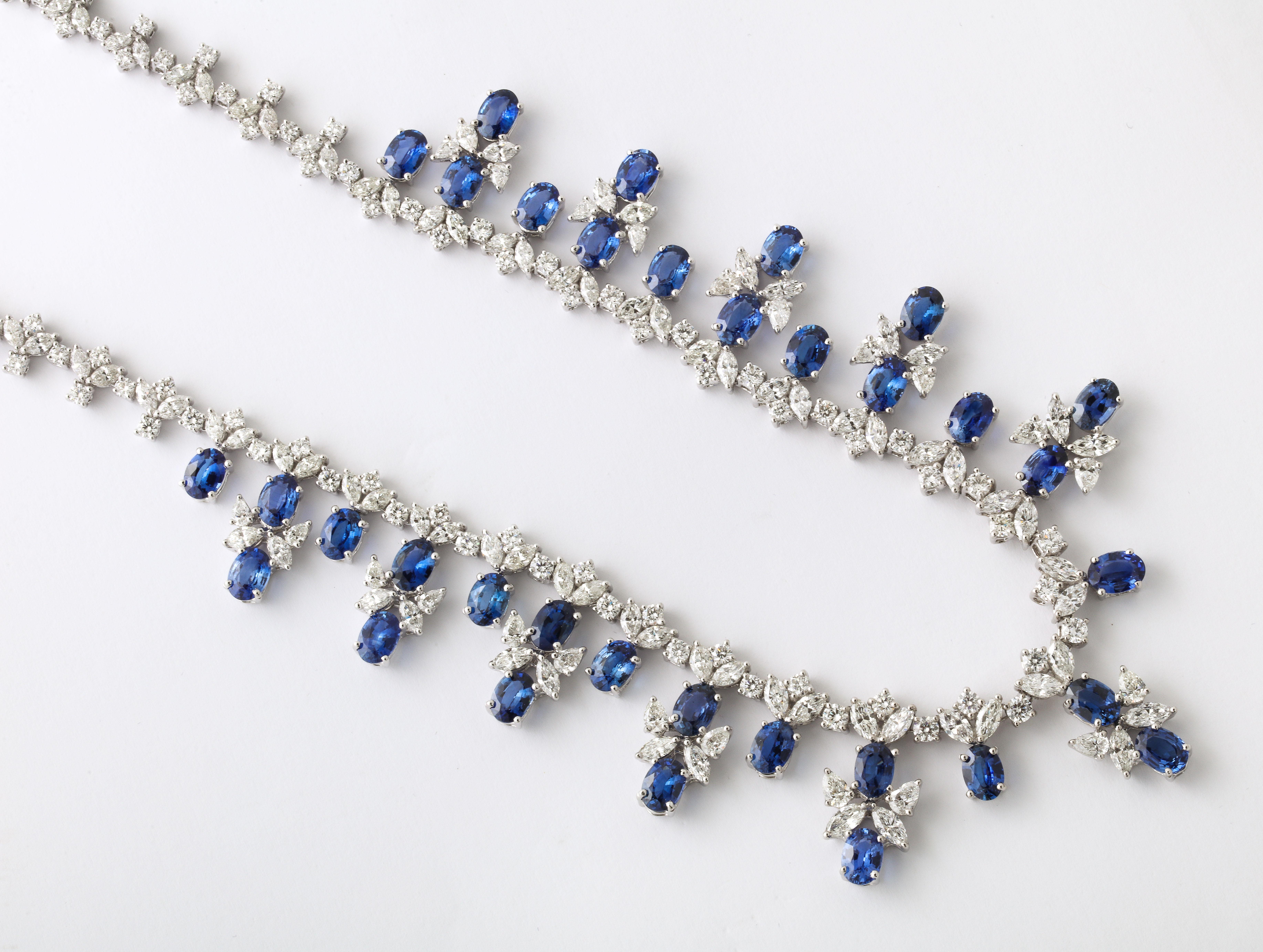 Halskette mit blauem Saphir und Diamant 4