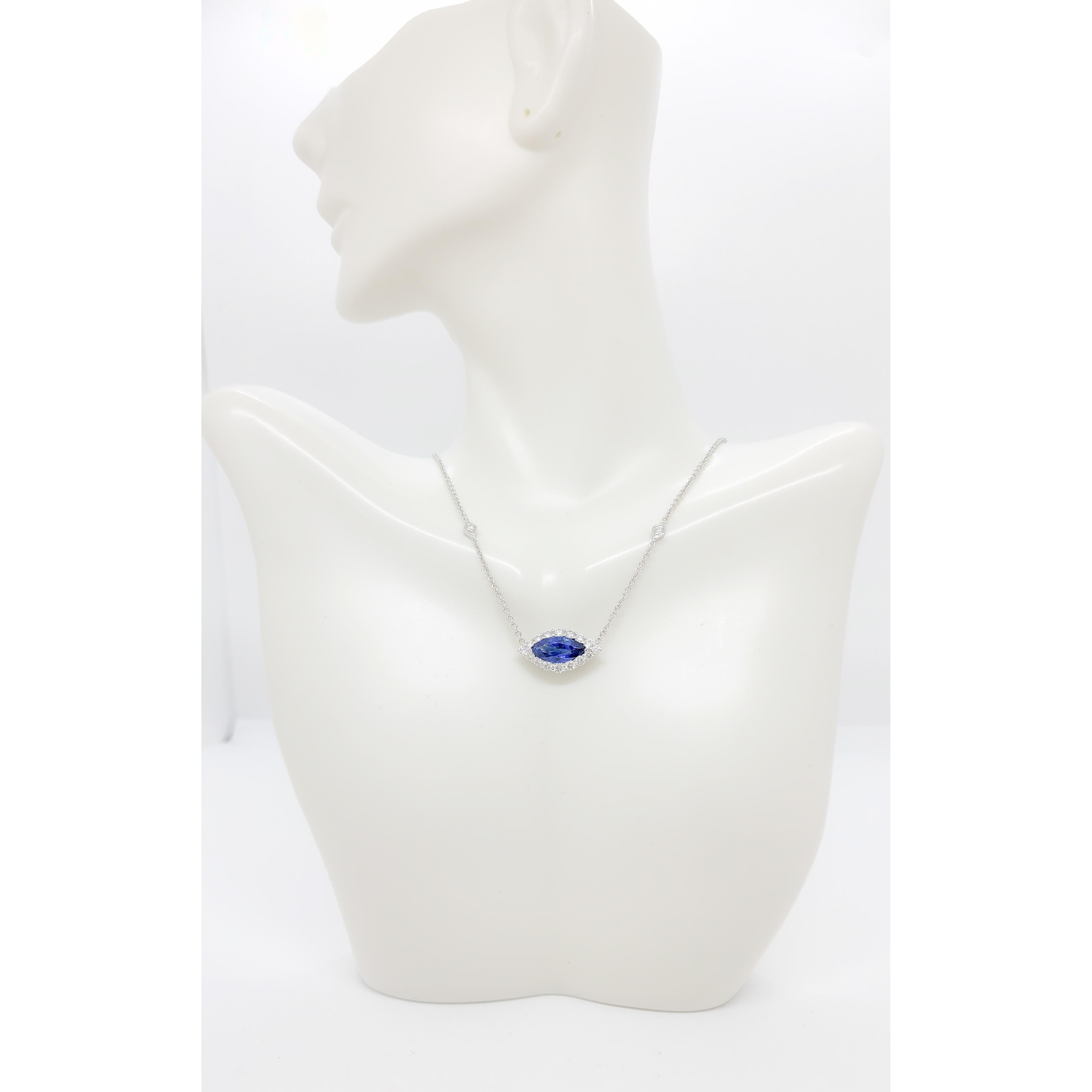 Taille Marquise Collier pendentif en or blanc 18 carats, saphir bleu et diamant en vente