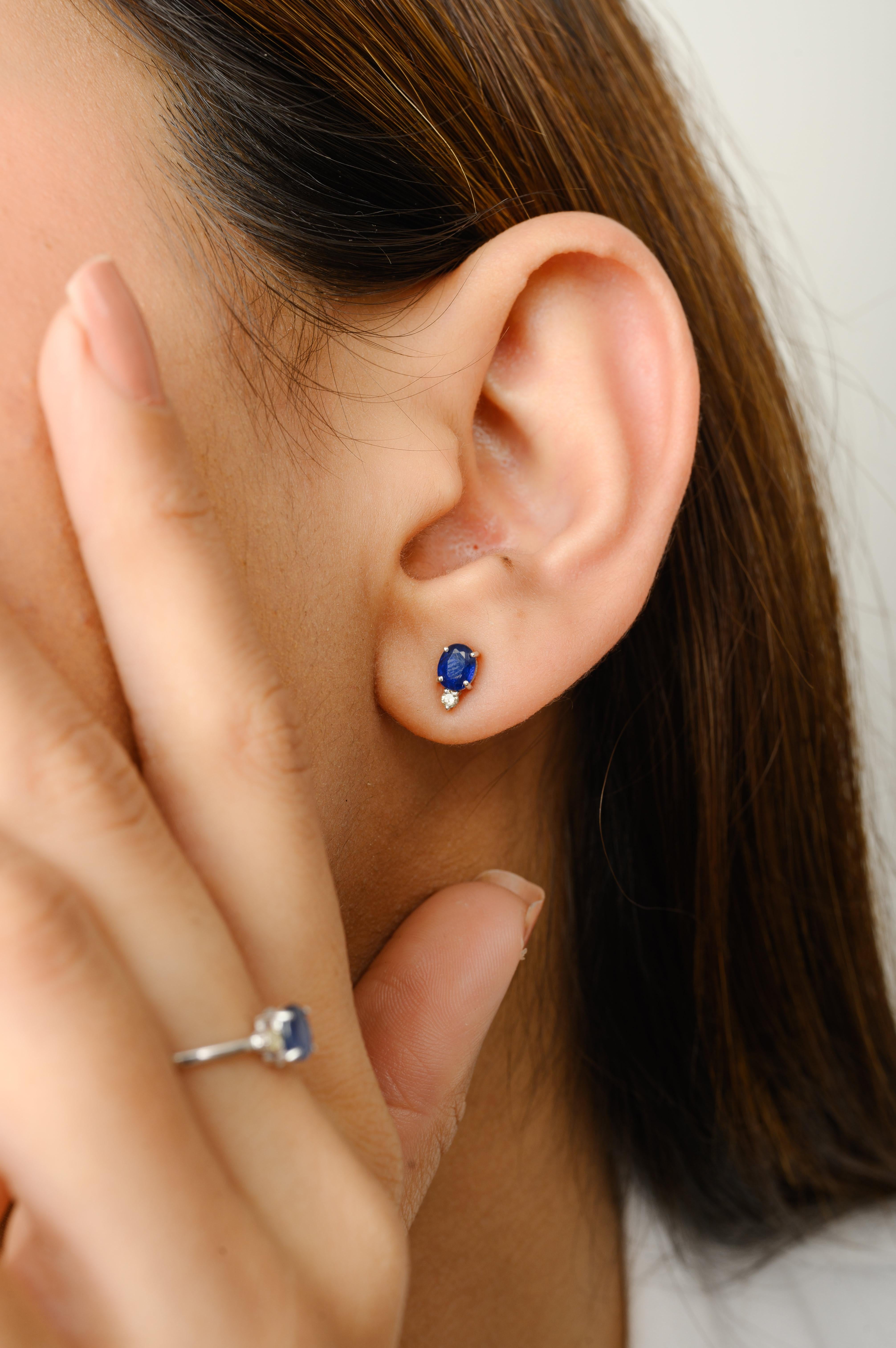 For Sale:  18k White Gold Blue Sapphire and Diamond Pendant, Ring and Earring Jewelry Set 14