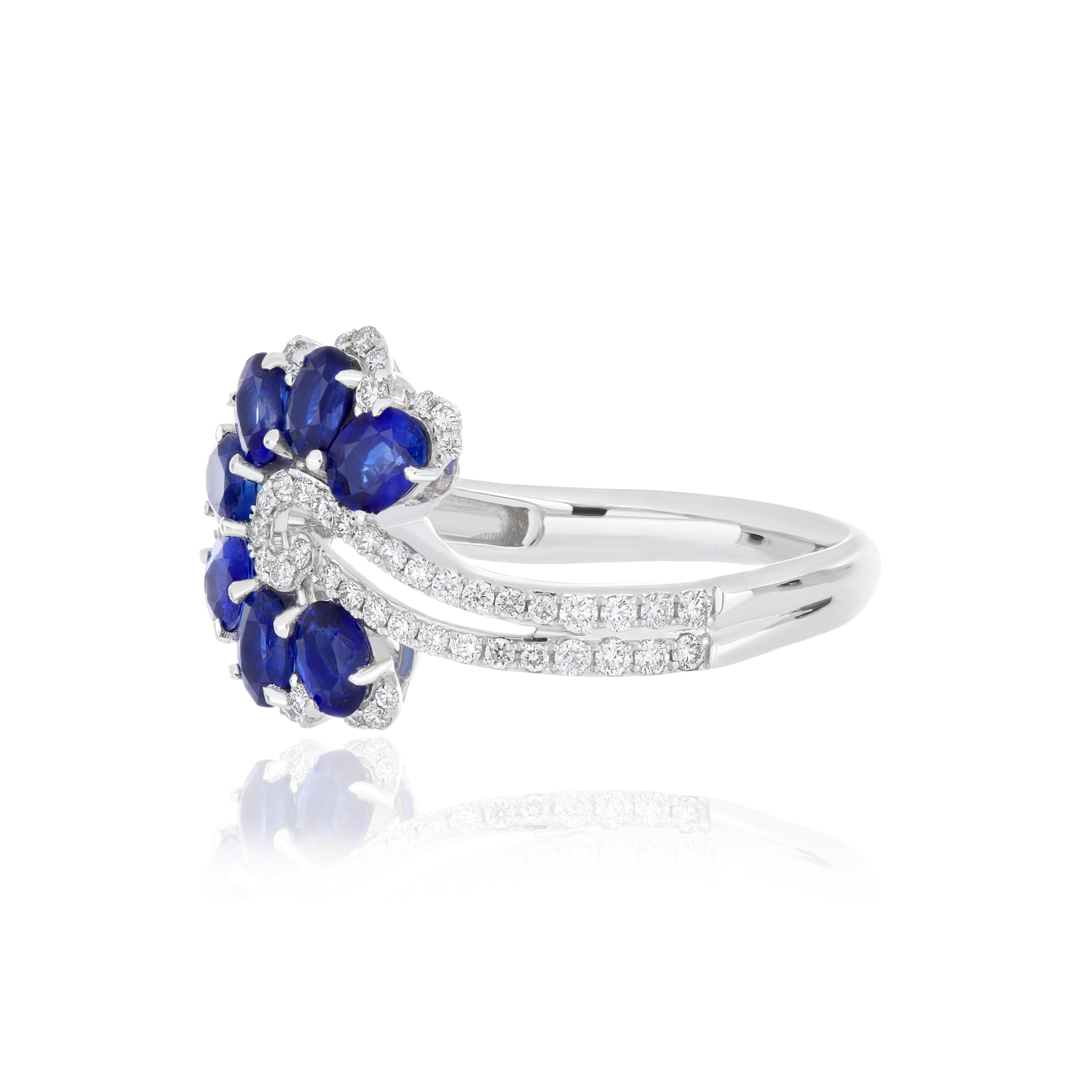 Blue Sapphire and Diamond Beautifully Hand crafted in 18 Karat White Gold Ring  In New Condition For Sale In JAIPUR, IN