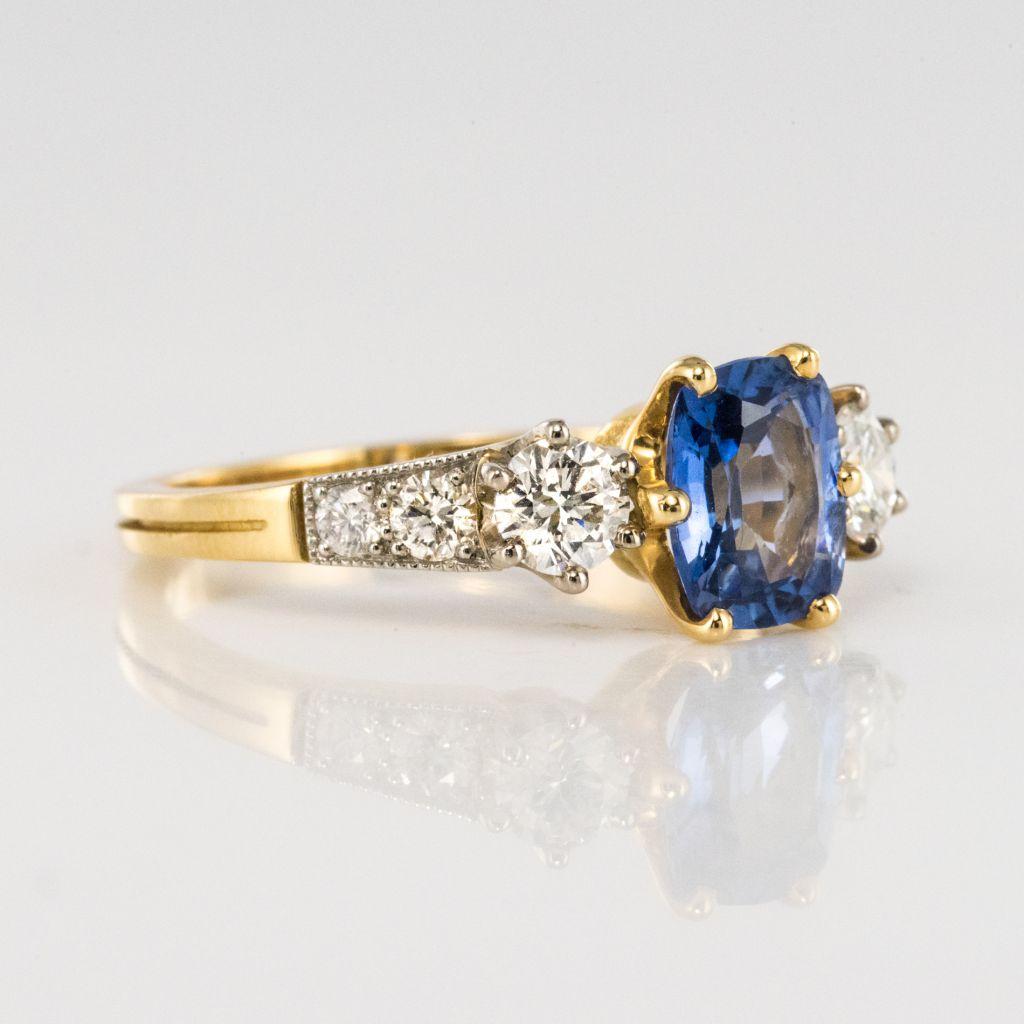 Modern Cushion- Cut Blue Sapphire Diamond 18 Karat Yellow Gold Ring 4