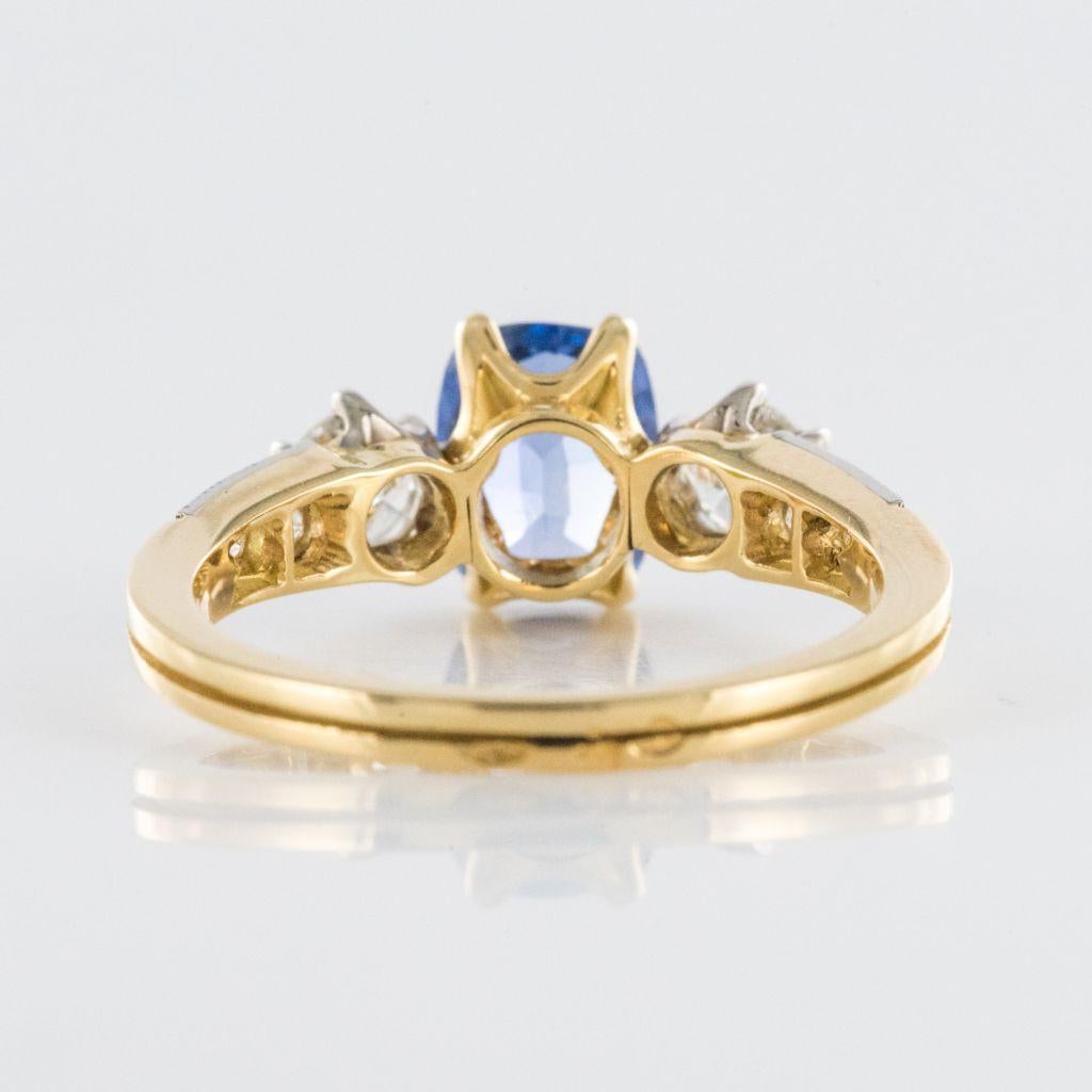 Modern Cushion- Cut Blue Sapphire Diamond 18 Karat Yellow Gold Ring 7