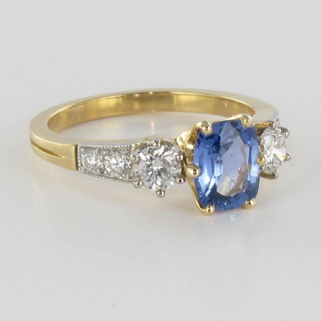 Modern Cushion- Cut Blue Sapphire Diamond 18 Karat Yellow Gold Ring 8
