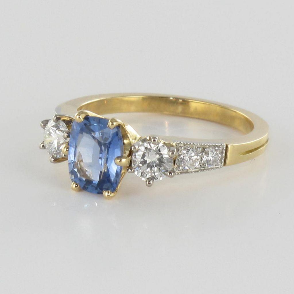 Modern Cushion- Cut Blue Sapphire Diamond 18 Karat Yellow Gold Ring 9