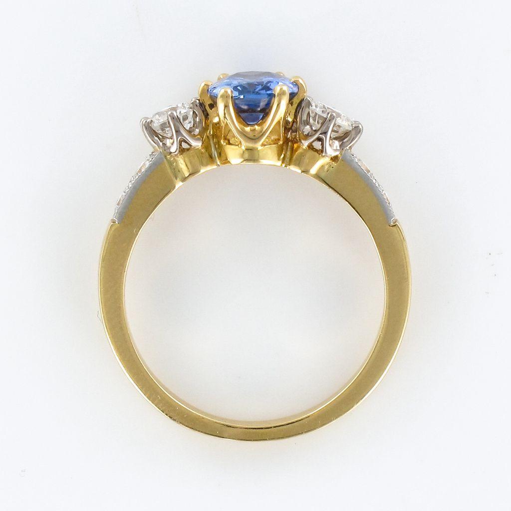 Modern Cushion- Cut Blue Sapphire Diamond 18 Karat Yellow Gold Ring 10