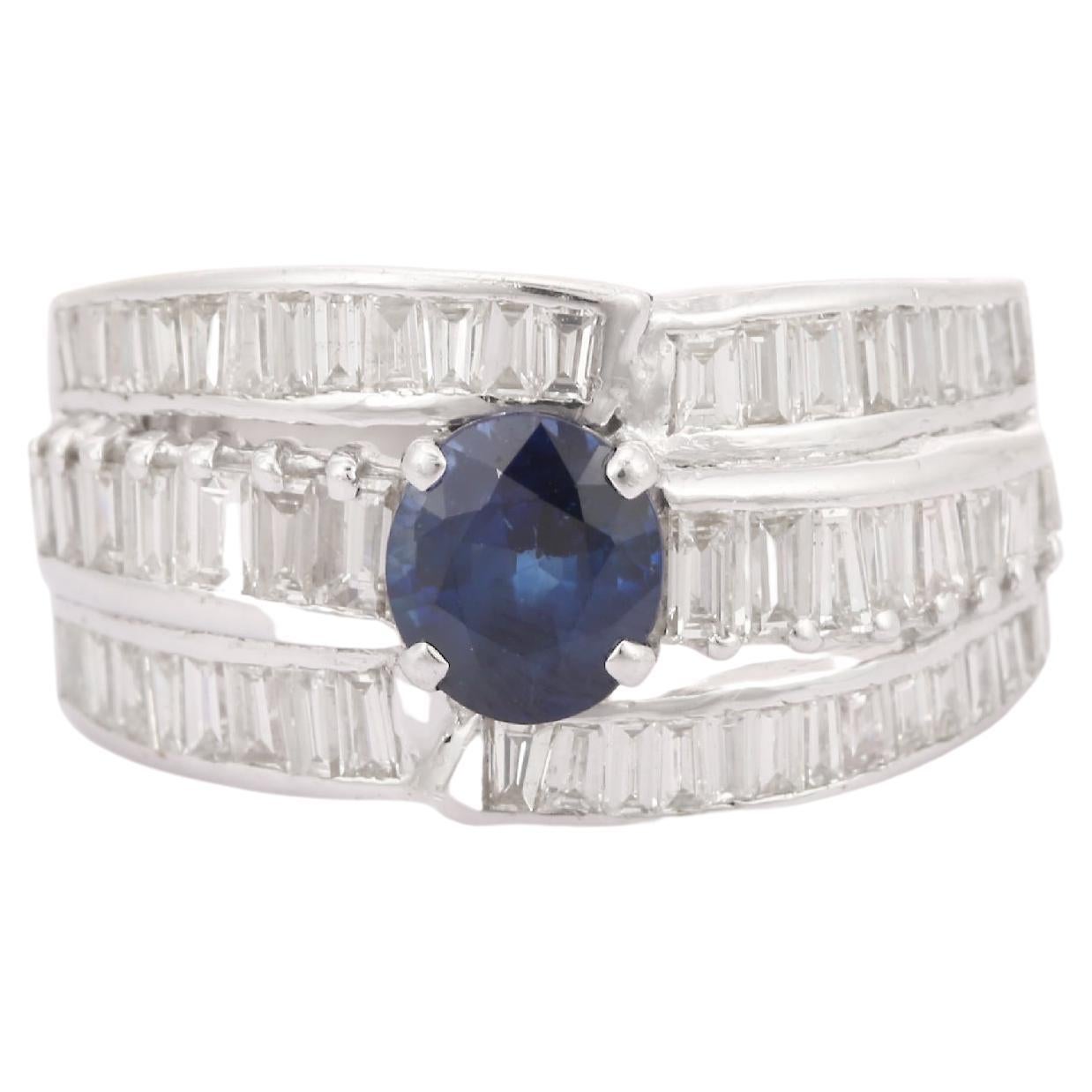 En vente :  Bague de fiançailles épaisse en or blanc massif 18 carats avec saphir bleu et diamants