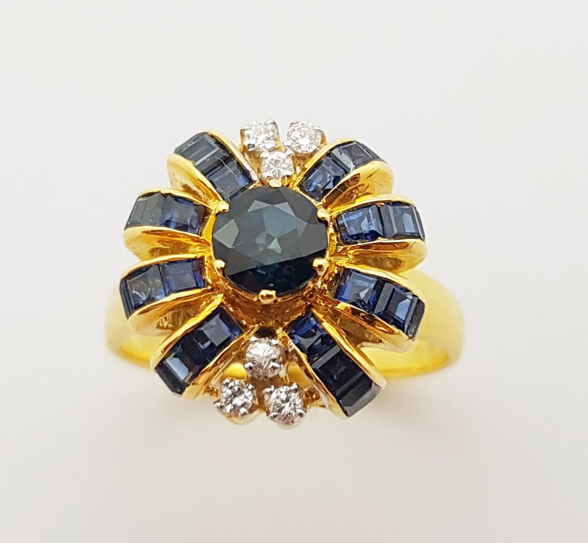 Blue Sapphire and Diamond Ring Set in 14 Karat Gold Settings For Sale 2