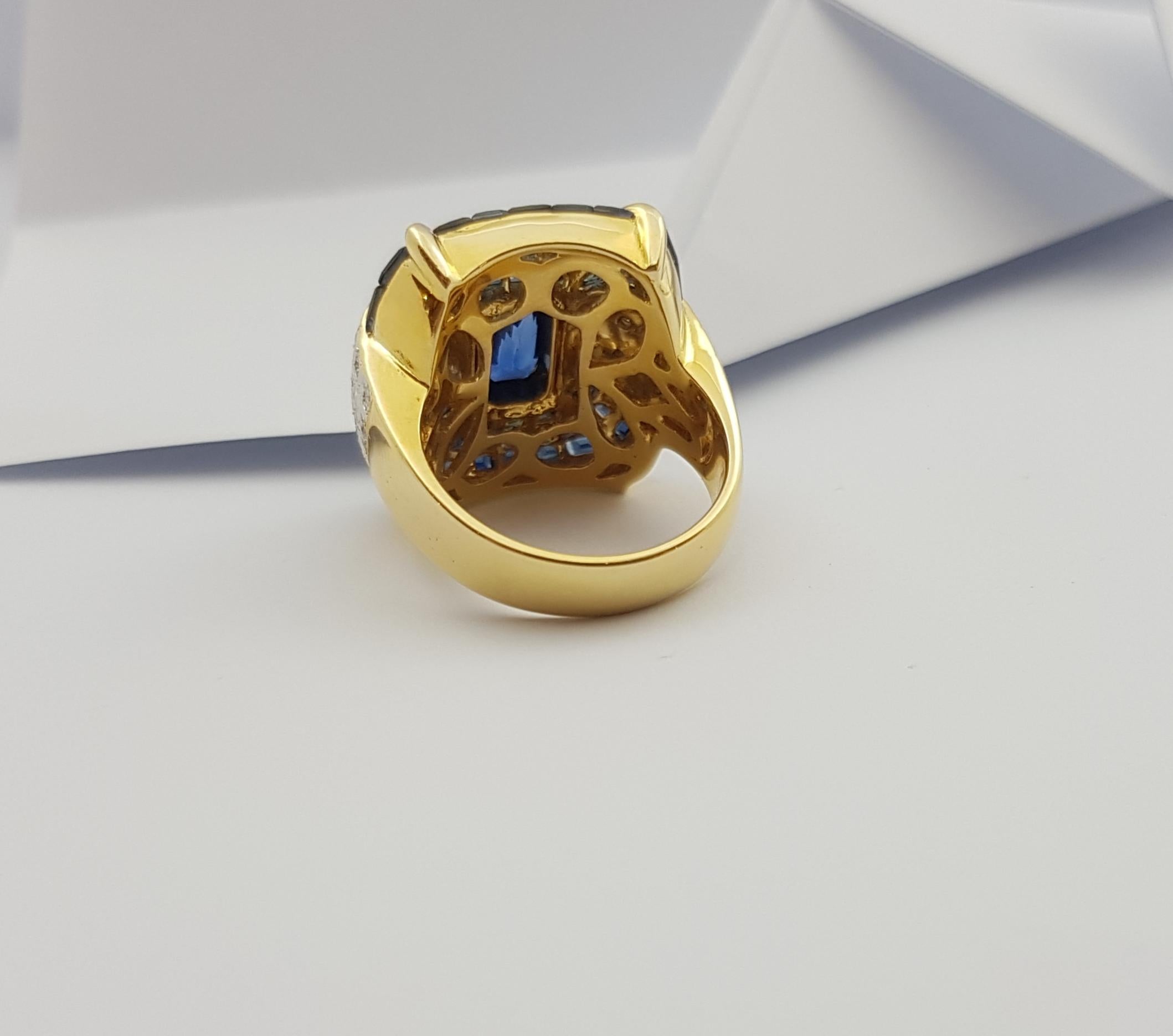 Blue Sapphire and Diamond Ring Set in 18 Karat Gold Settings For Sale 8