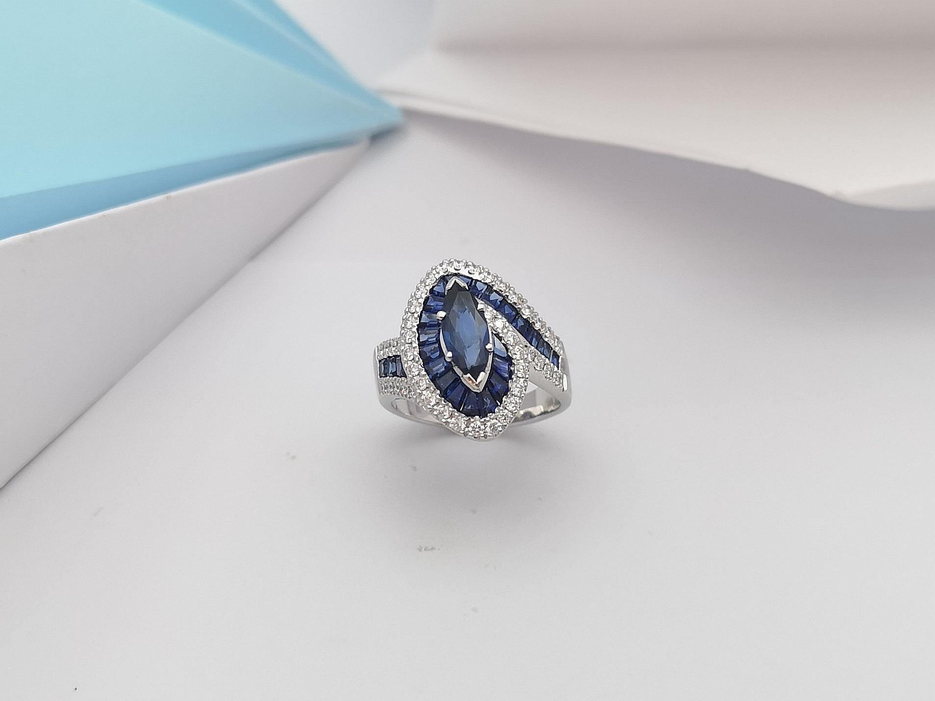 Blue Sapphire and Diamond Ring Set in 18 Karat White Gold Settings For Sale 10