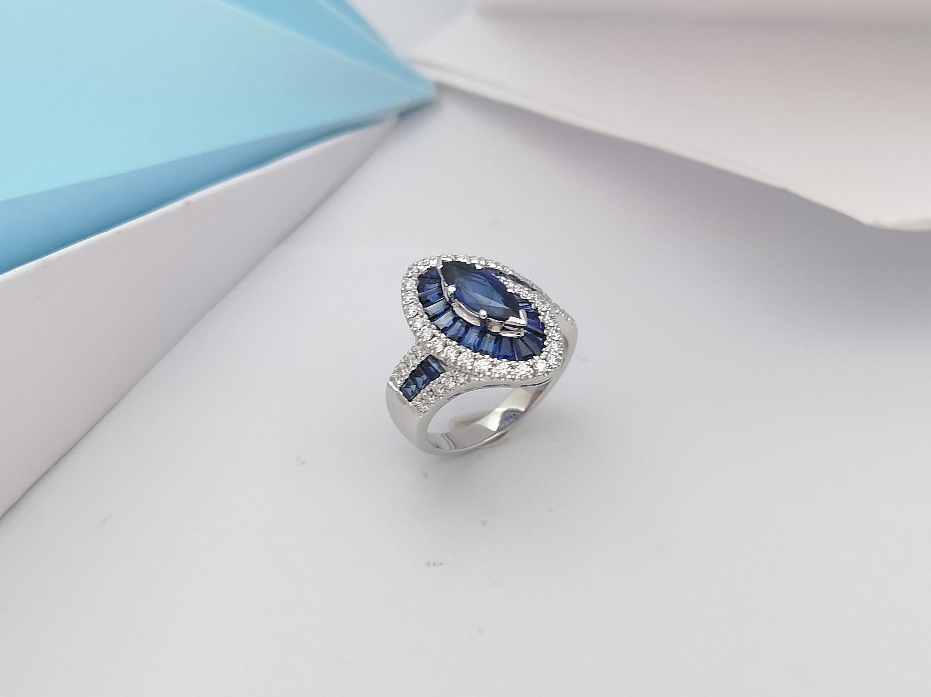Blue Sapphire and Diamond Ring Set in 18 Karat White Gold Settings For Sale 11
