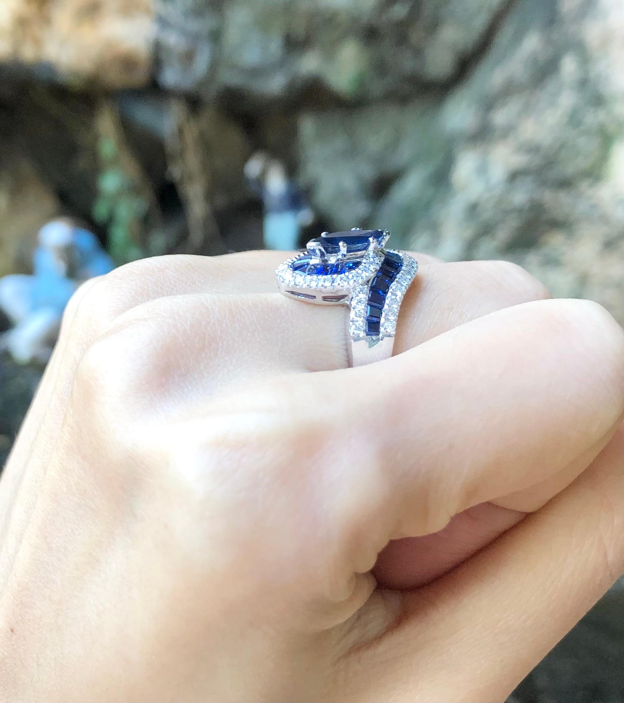Women's Blue Sapphire and Diamond Ring Set in 18 Karat White Gold Settings For Sale