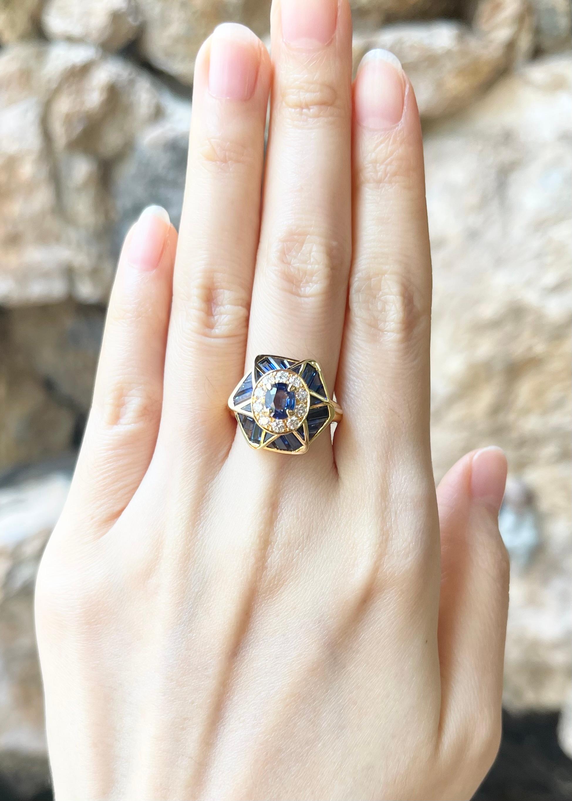 Blauer Saphir 0,75 Karat, blauer Saphir 2,30 Karat und Diamant 0,35 Karat Ring in 18K Goldfassung

Breite:  2.3 cm 
Länge: 2.2 cm
Ringgröße: 54
Gesamtgewicht: 8,24 Gramm

