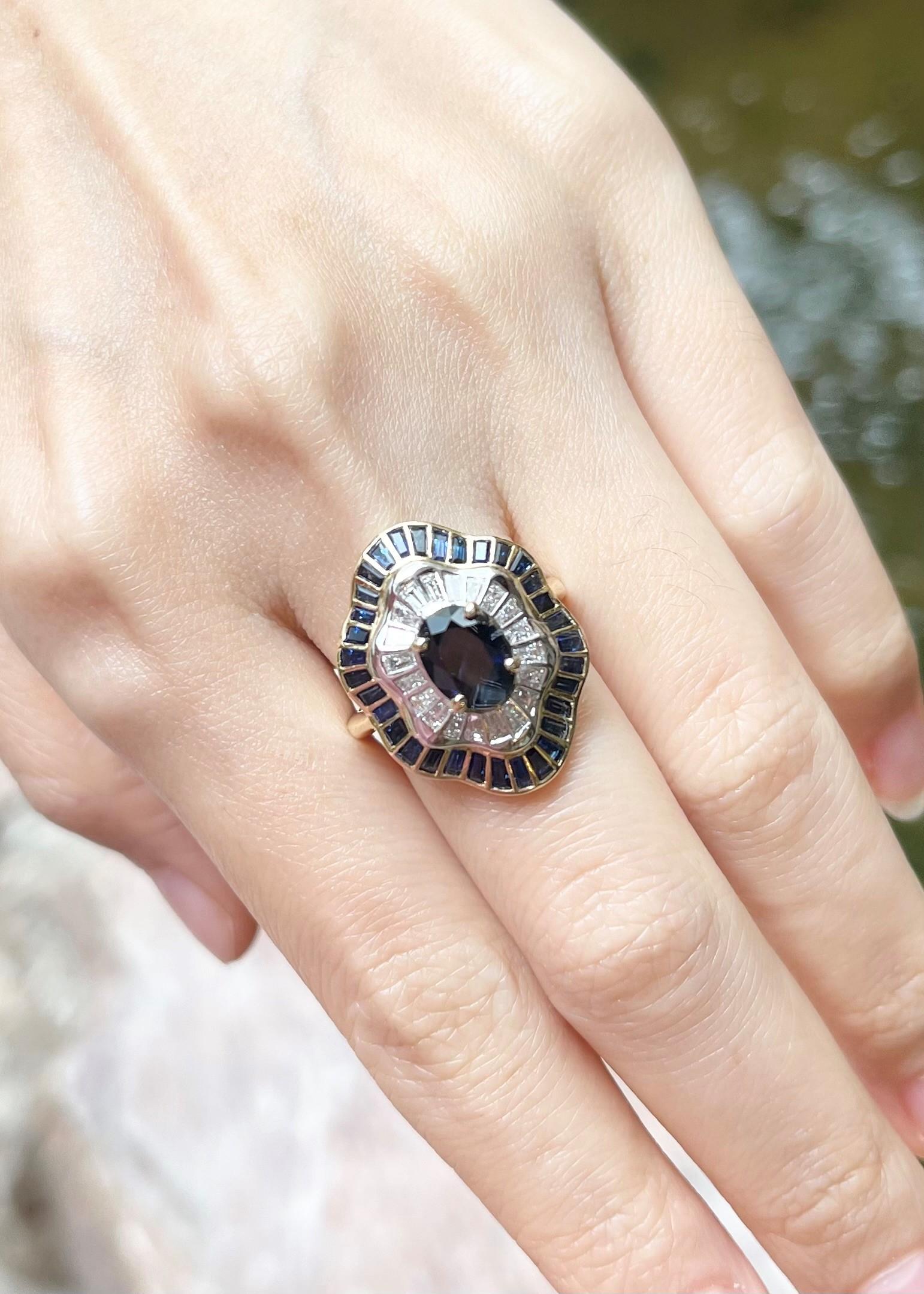 Ring mit blauem Saphir und Diamant in 18 Karat Goldfassungen gefasst (Art déco) im Angebot