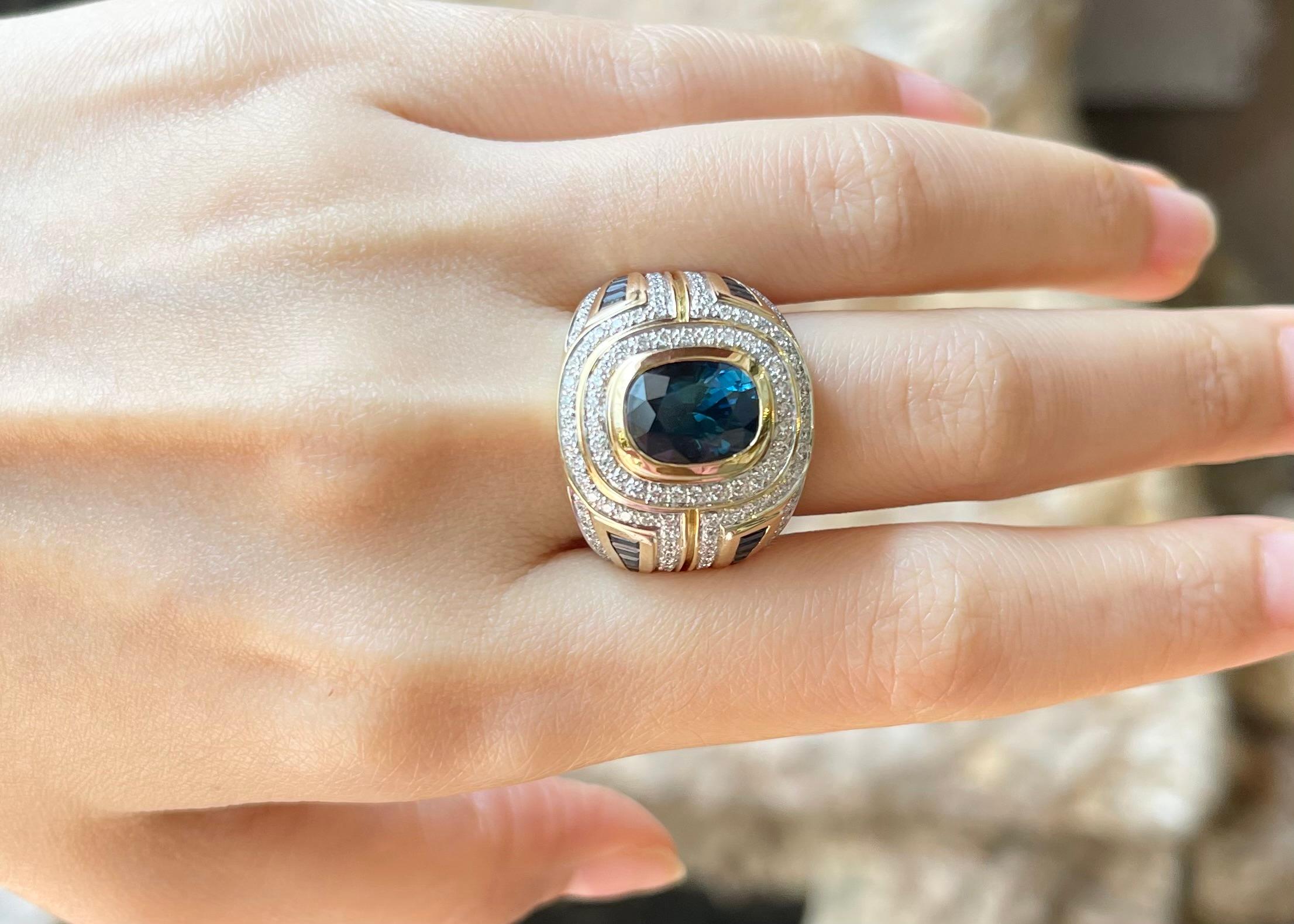 Contemporary Blue Sapphire and Diamond Ring set in 18K Gold Settings For Sale