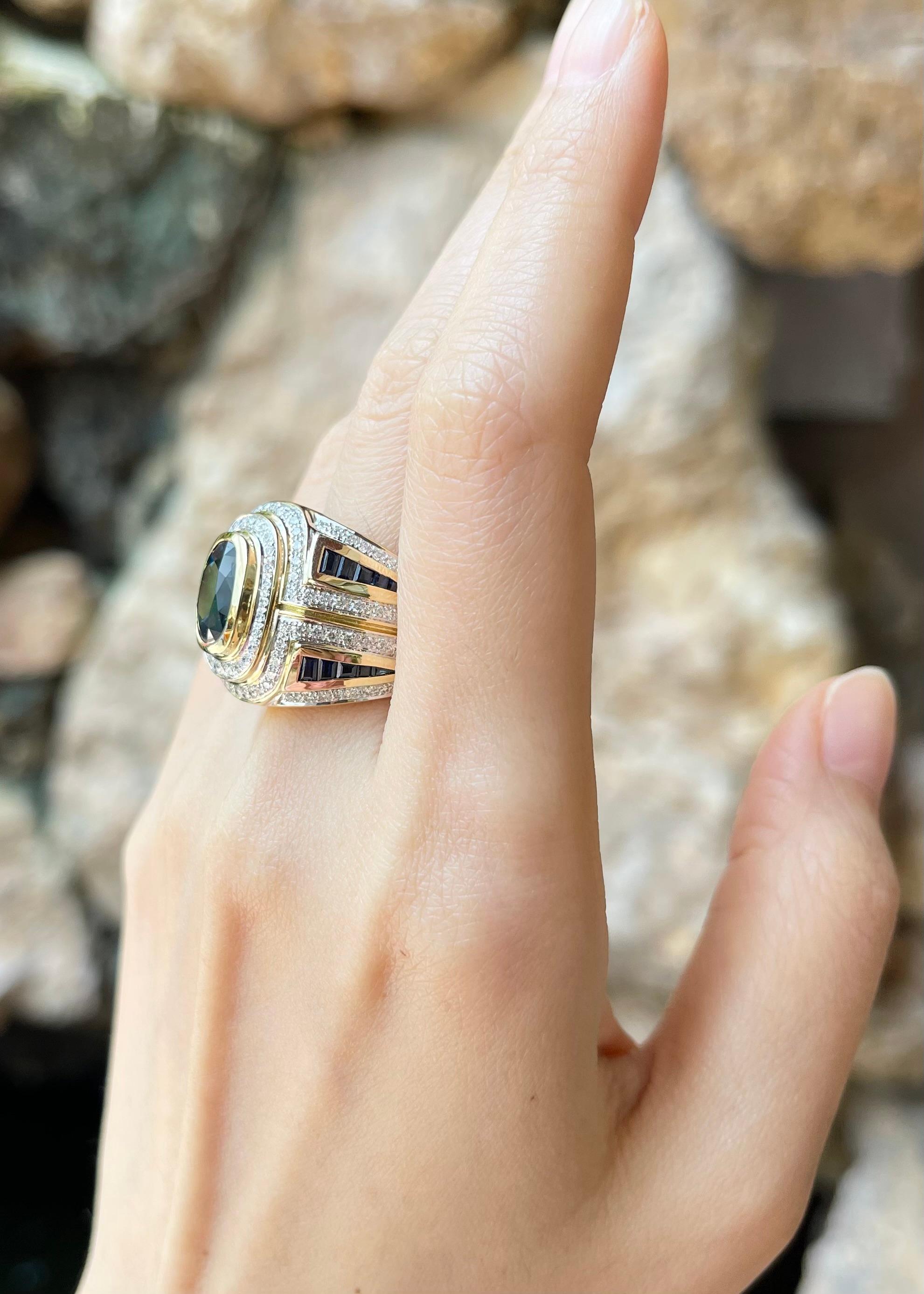 Oval Cut Blue Sapphire and Diamond Ring set in 18K Gold Settings For Sale