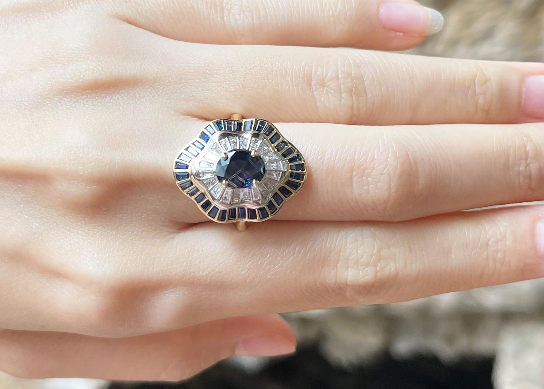 Ring mit blauem Saphir und Diamant in 18 Karat Goldfassungen gefasst im Zustand „Neu“ im Angebot in Bangkok, TH