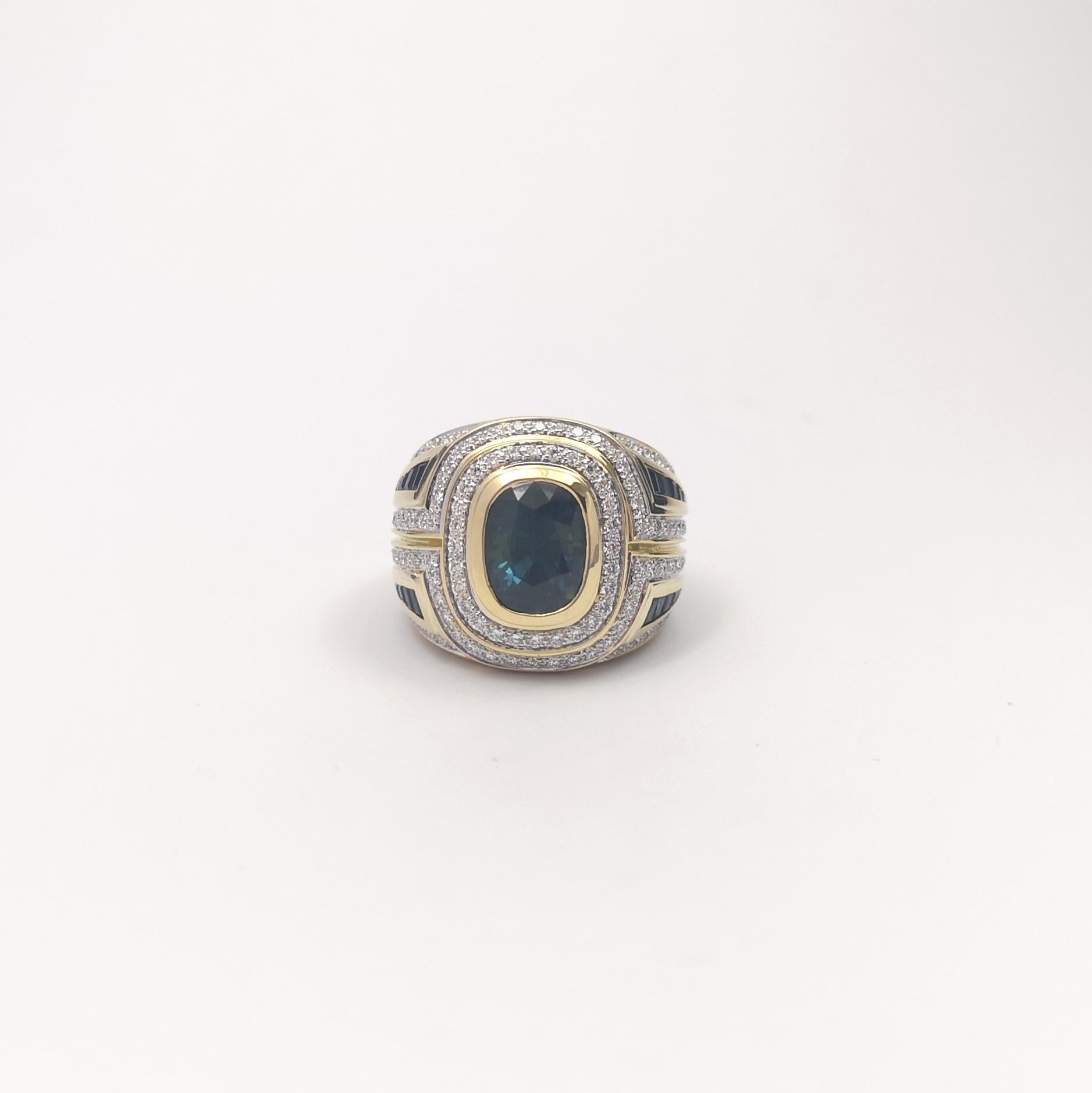 Blue Sapphire and Diamond Ring set in 18K Gold Settings For Sale 1