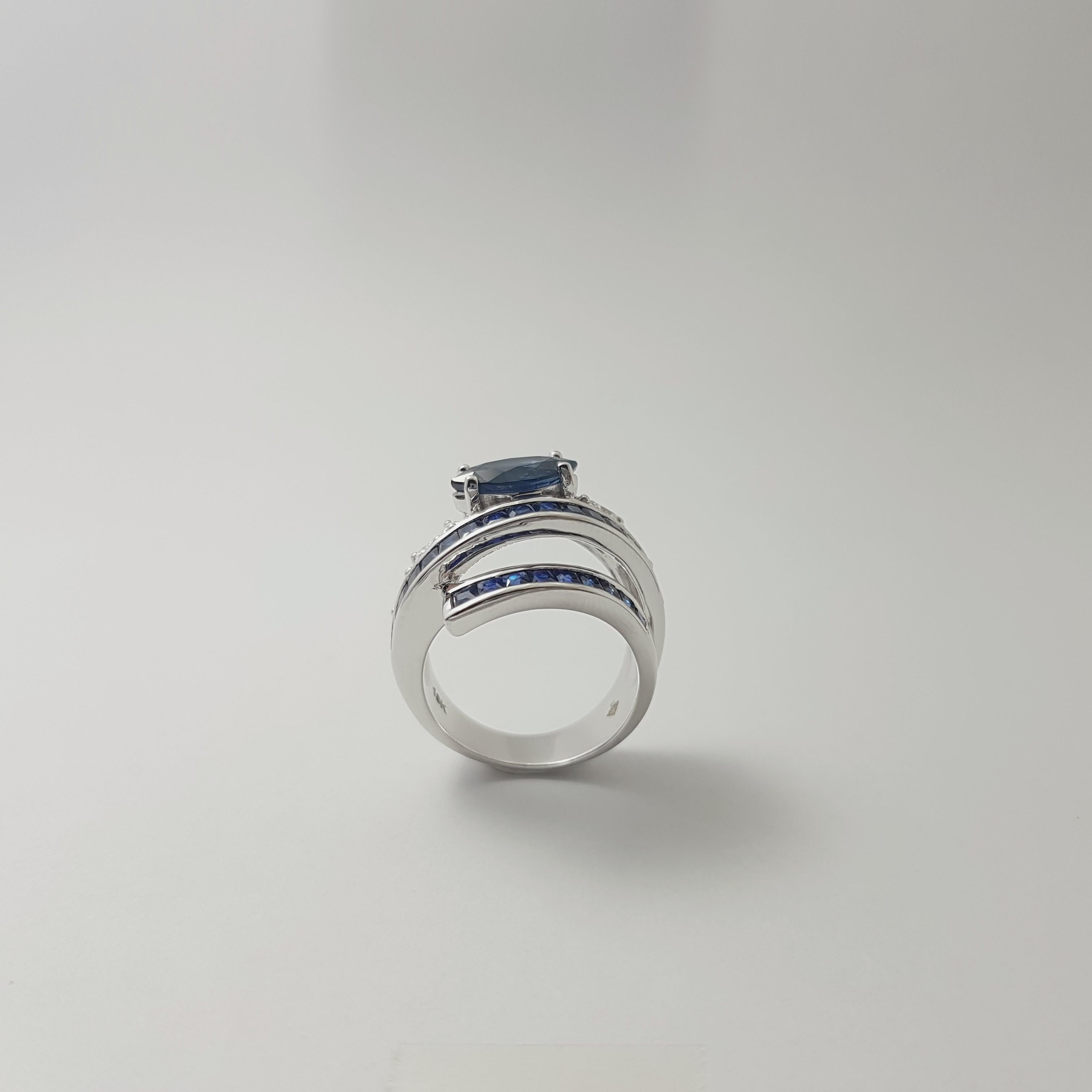 Anello con zaffiro blu e diamante incastonato in oro bianco 18 carati in vendita 4