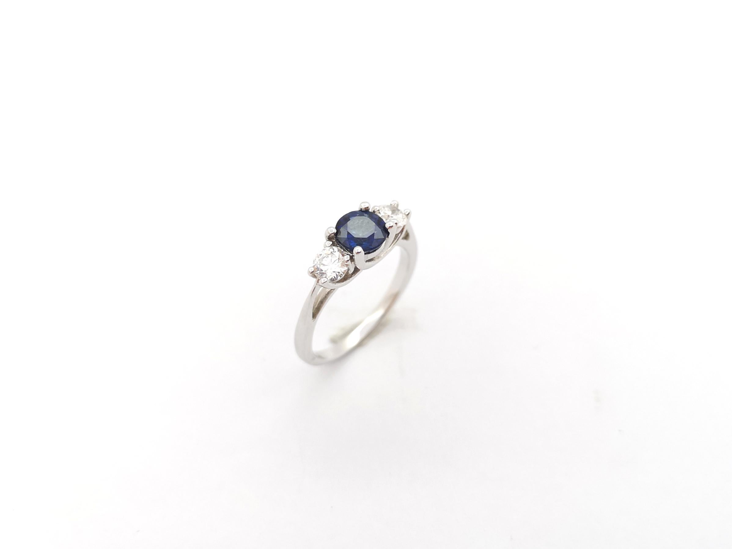 Ring mit blauem Saphir und Diamant in 18 Karat Weißgold gefasst im Angebot 6