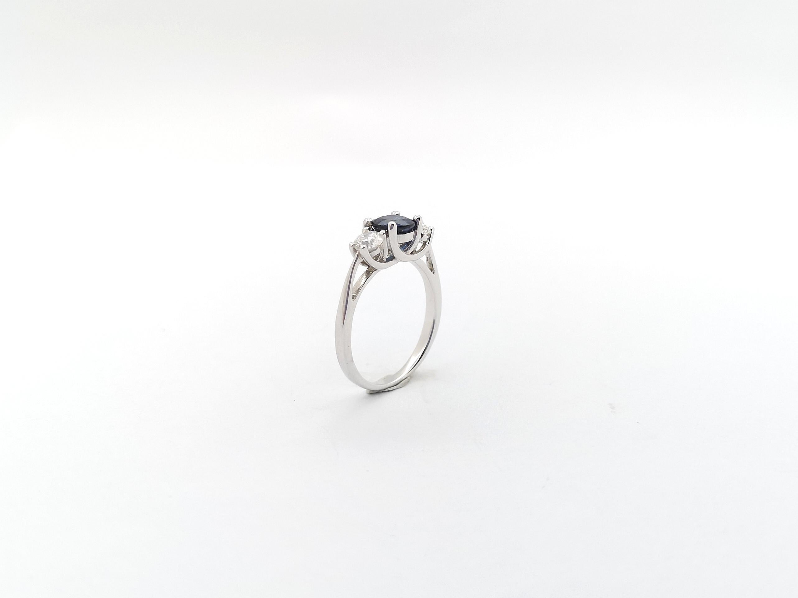 Ring mit blauem Saphir und Diamant in 18 Karat Weißgold gefasst im Angebot 7