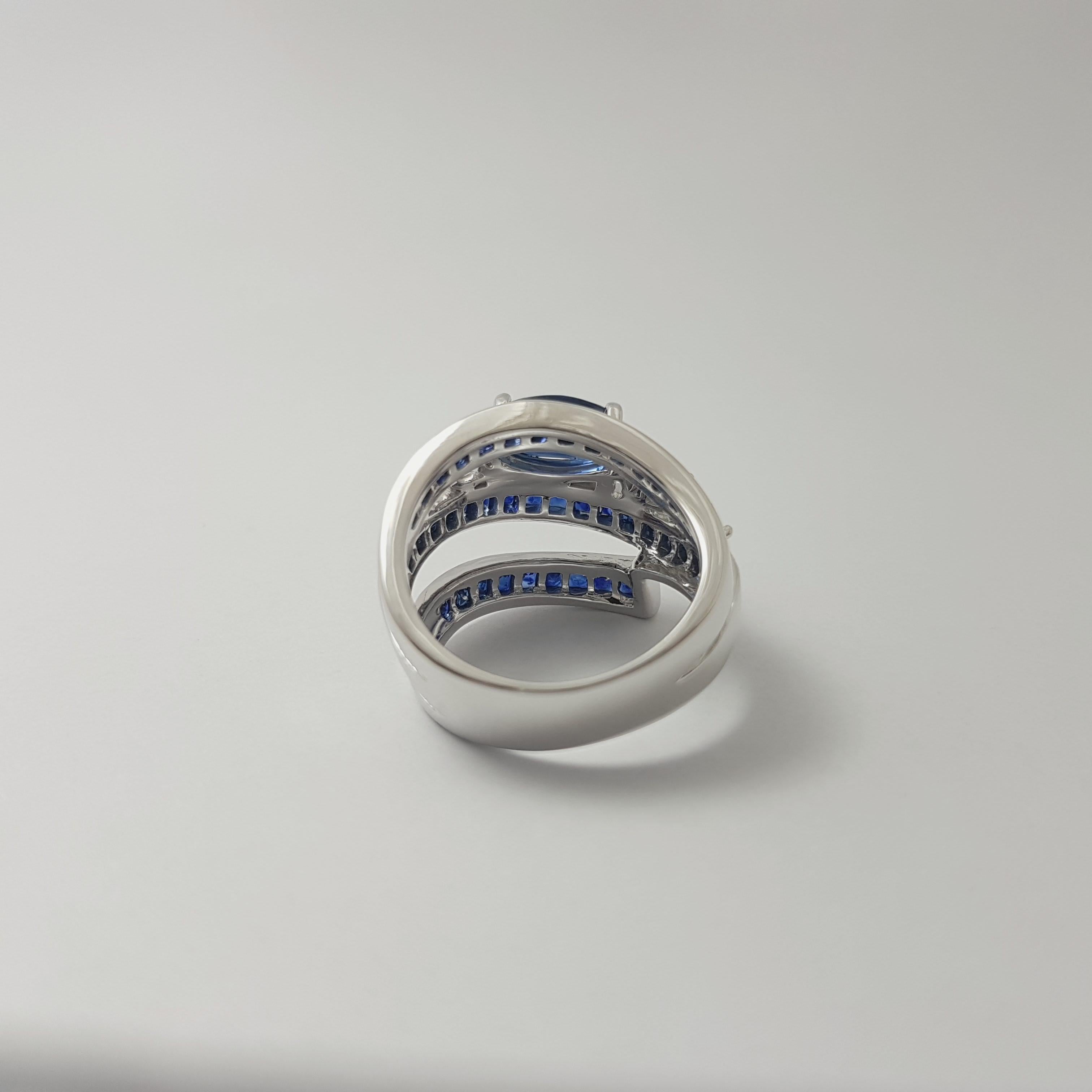 Anello con zaffiro blu e diamante incastonato in oro bianco 18 carati in vendita 10