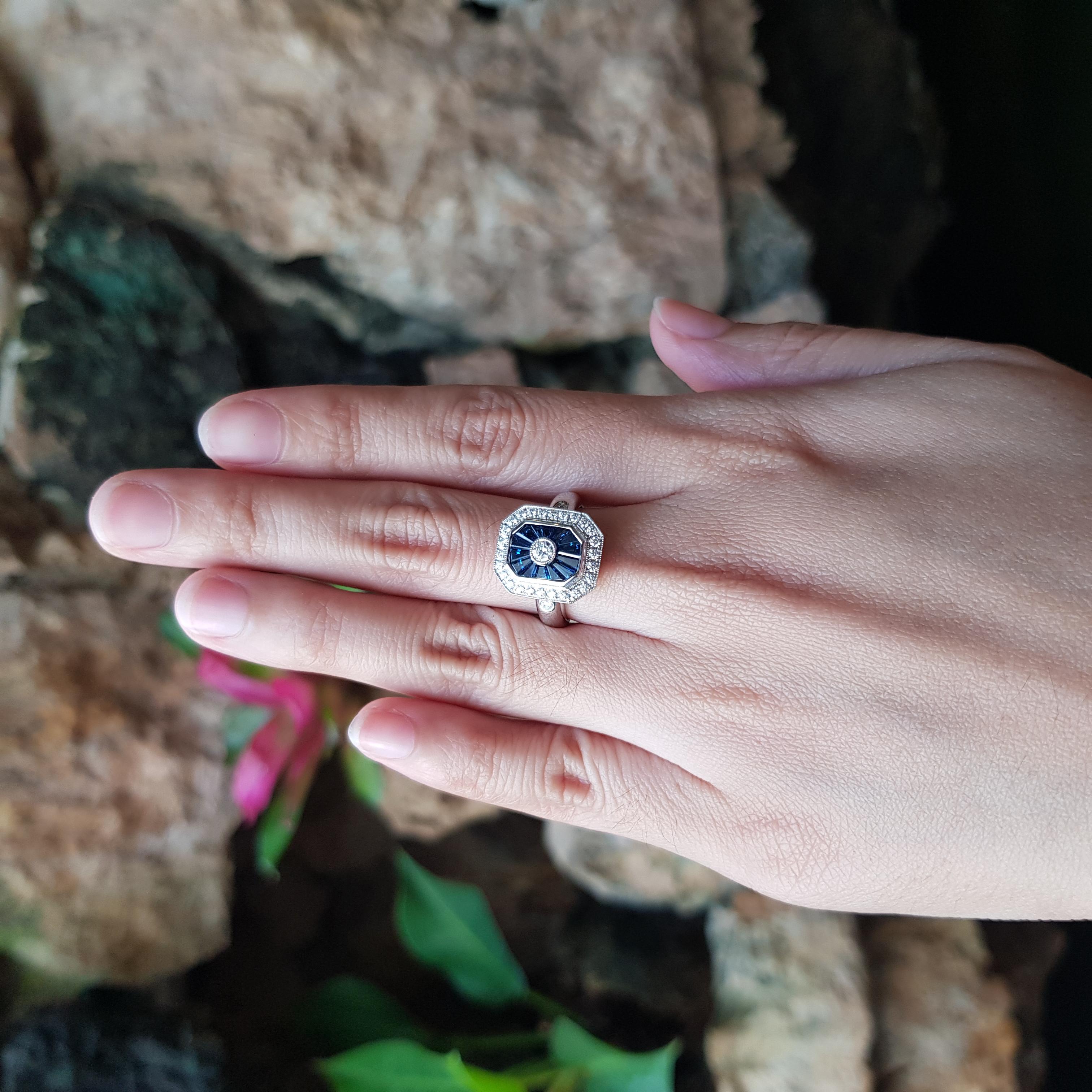 Anello con zaffiro blu da 0,82 carati e diamante da 0,43 carati con montatura in oro bianco 18 carati

Larghezza:  1.3 cm 
Lunghezza: 1.6 cm
Misura dell'anello: 52
Peso totale: 7,27 grammi

