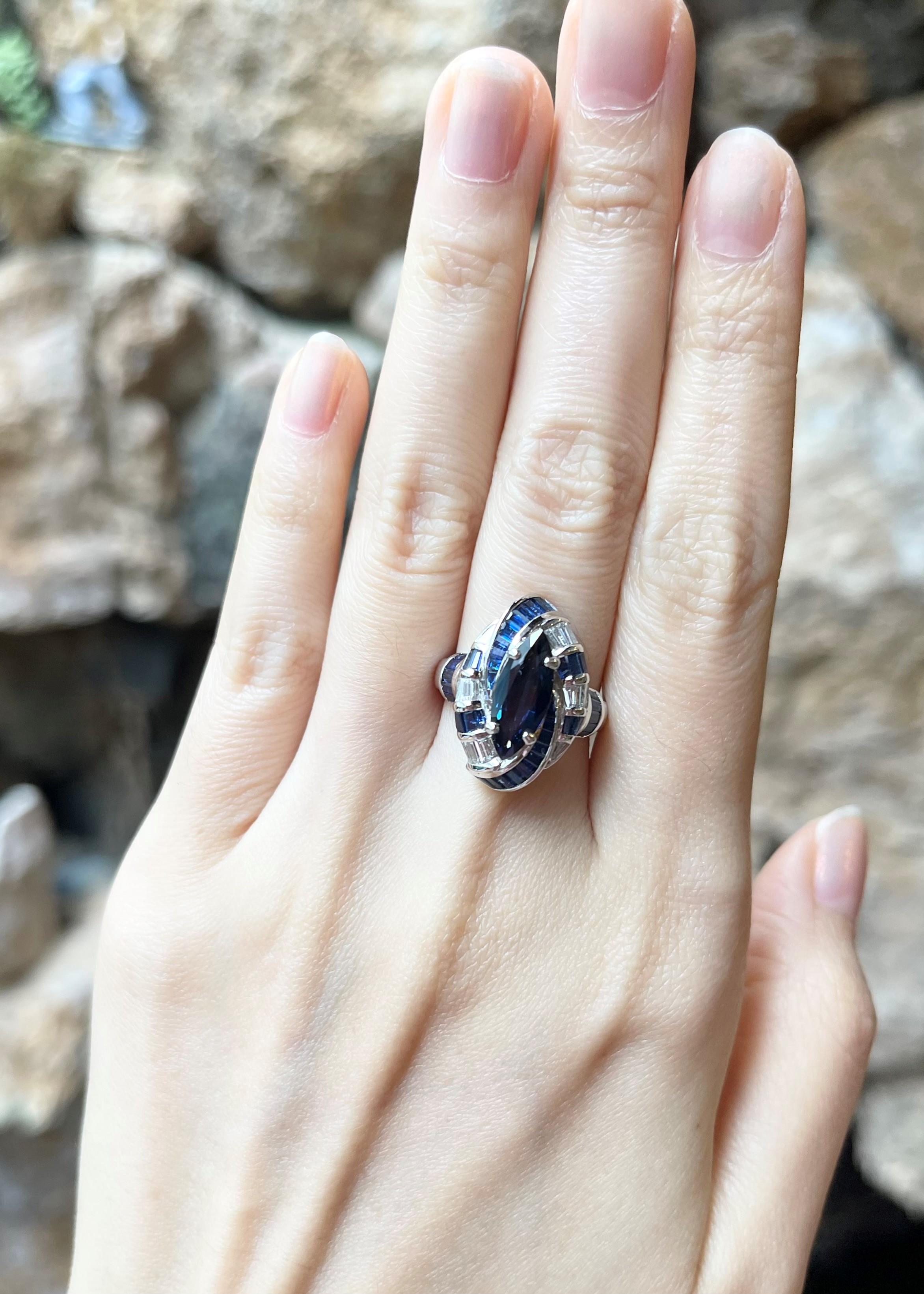 Ring mit blauem Saphir und Diamant in 18 Karat Weißgold gefasst (Marquiseschliff) im Angebot