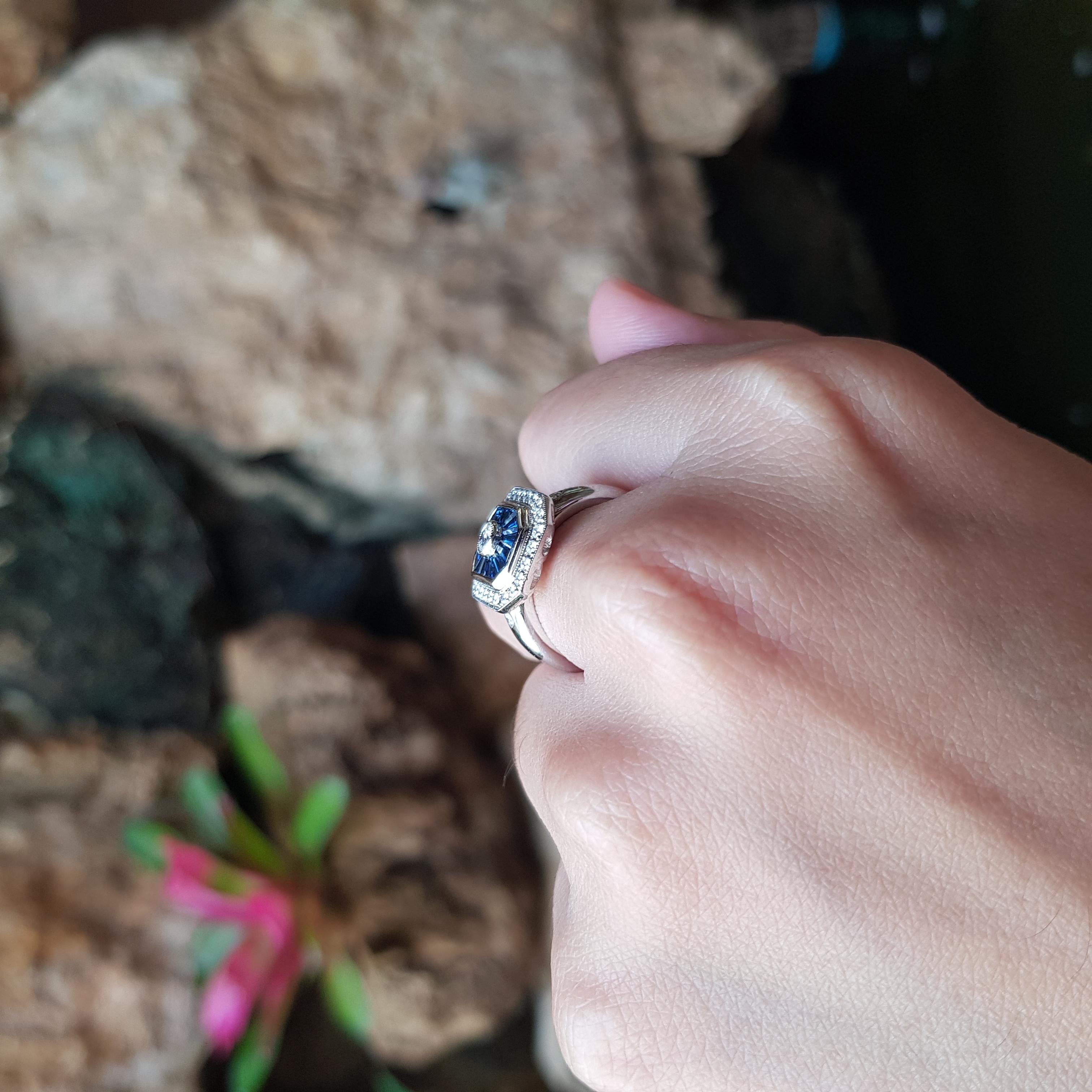Anello con zaffiro blu e diamante incastonato in oro bianco 18 carati In condizioni Nuovo in vendita a Bangkok, TH