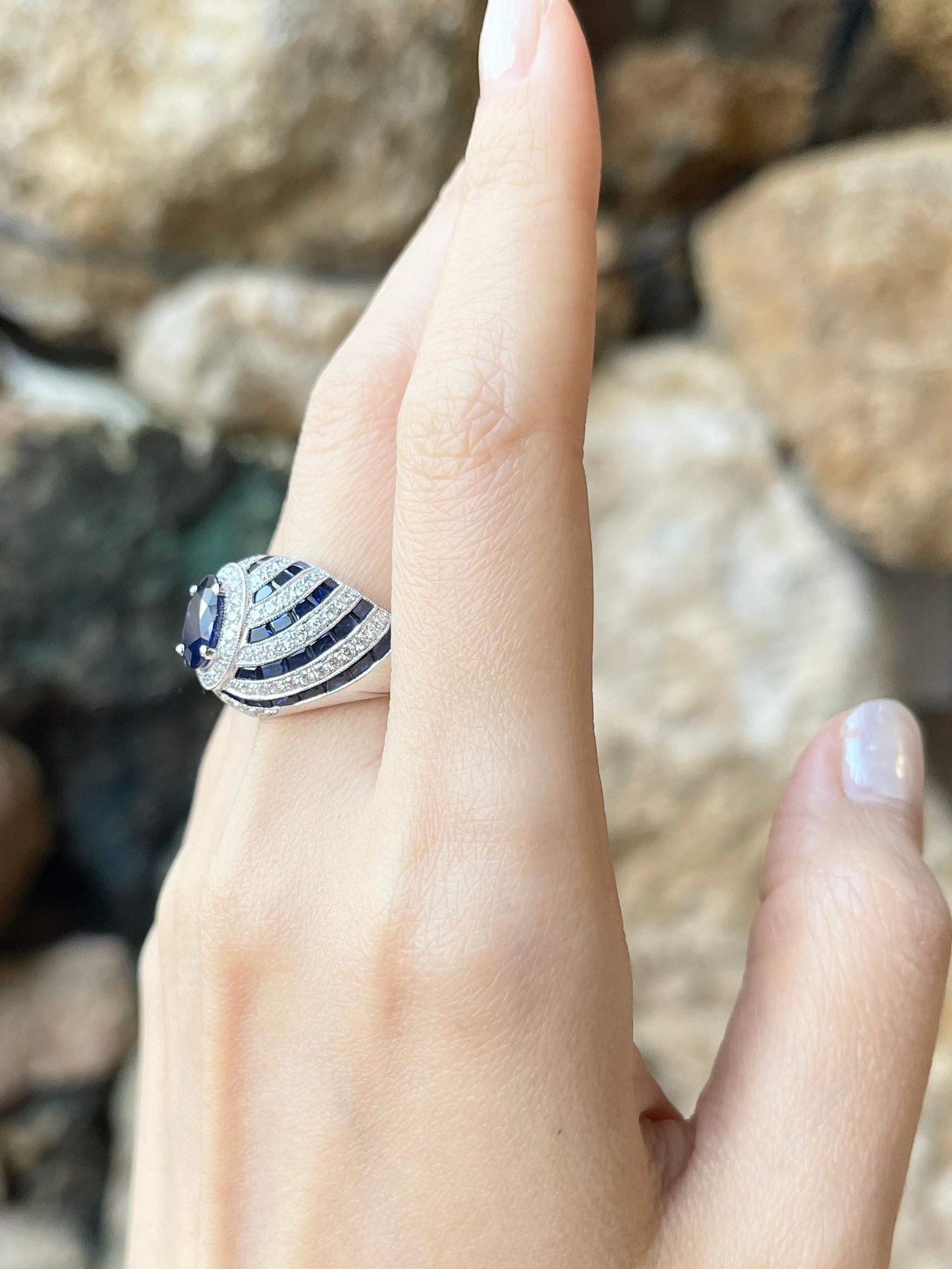 Ring mit blauem Saphir und Diamant in 18 Karat Weißgold gefasst im Zustand „Neu“ im Angebot in Bangkok, TH